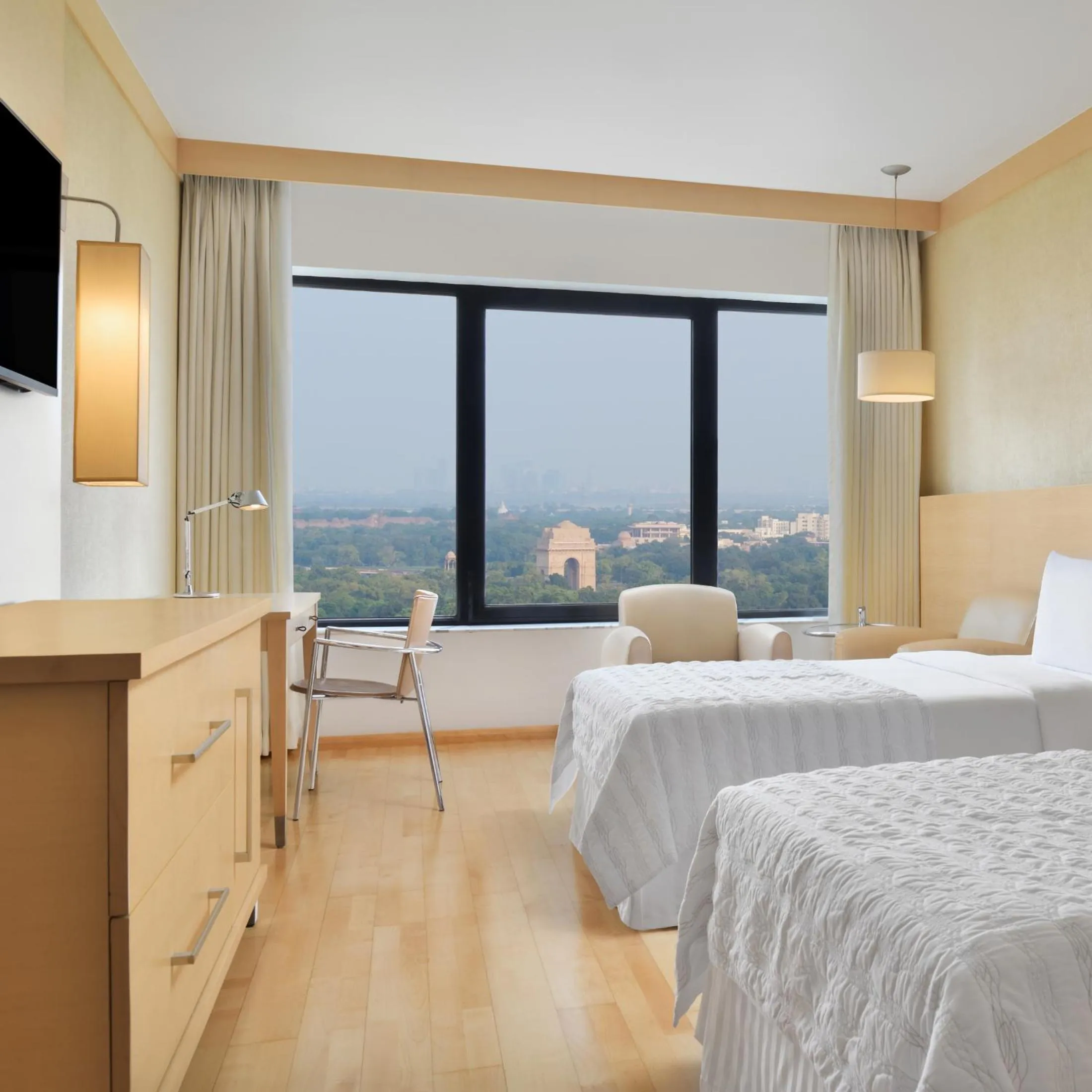 Bedroom, Bed in Le Meridien New Delhi