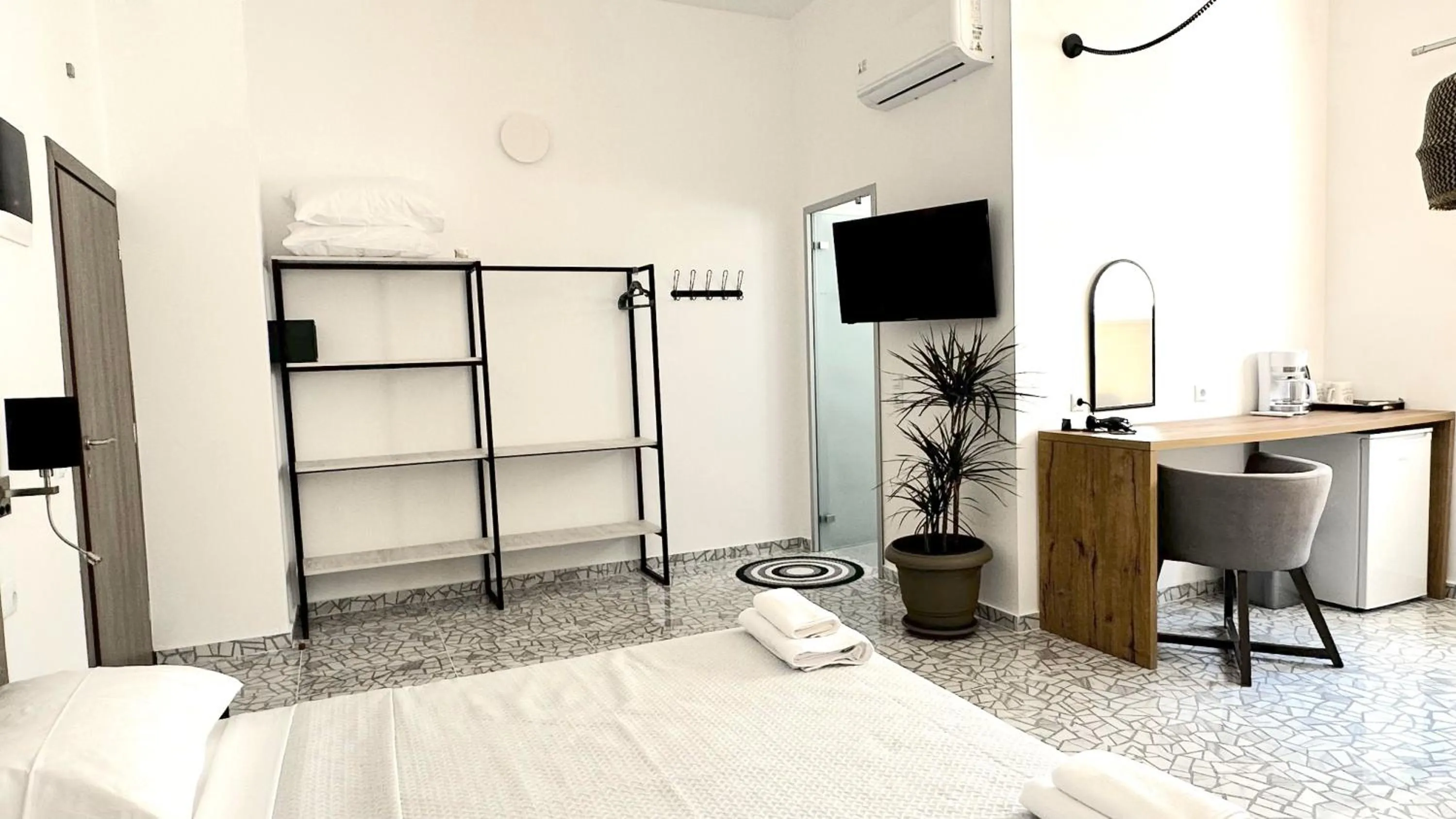 Bed in Falirala Central