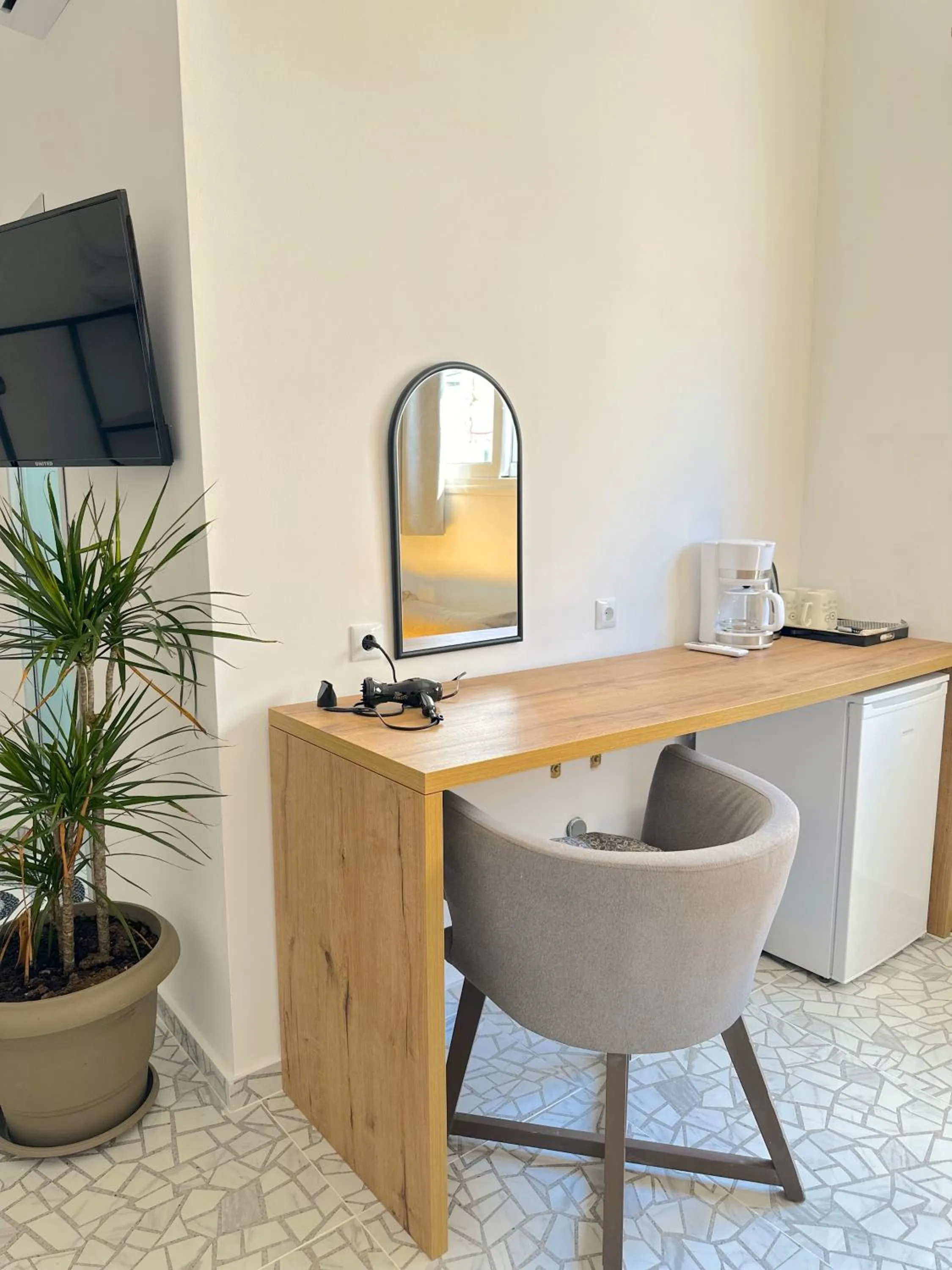 hair dresser in Falirala Central