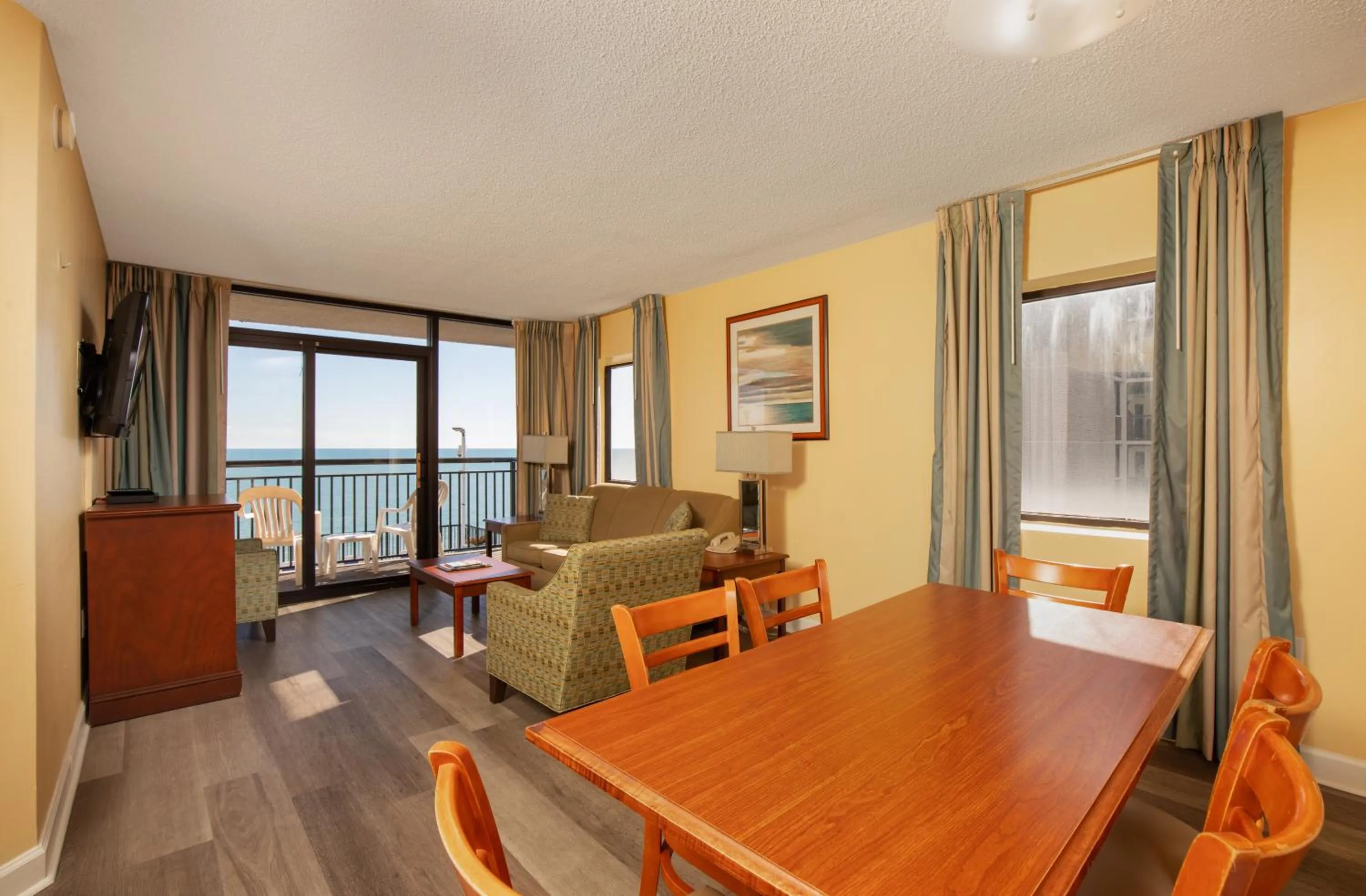 Living room in Grande Shores Ocean Resorts Condominiums