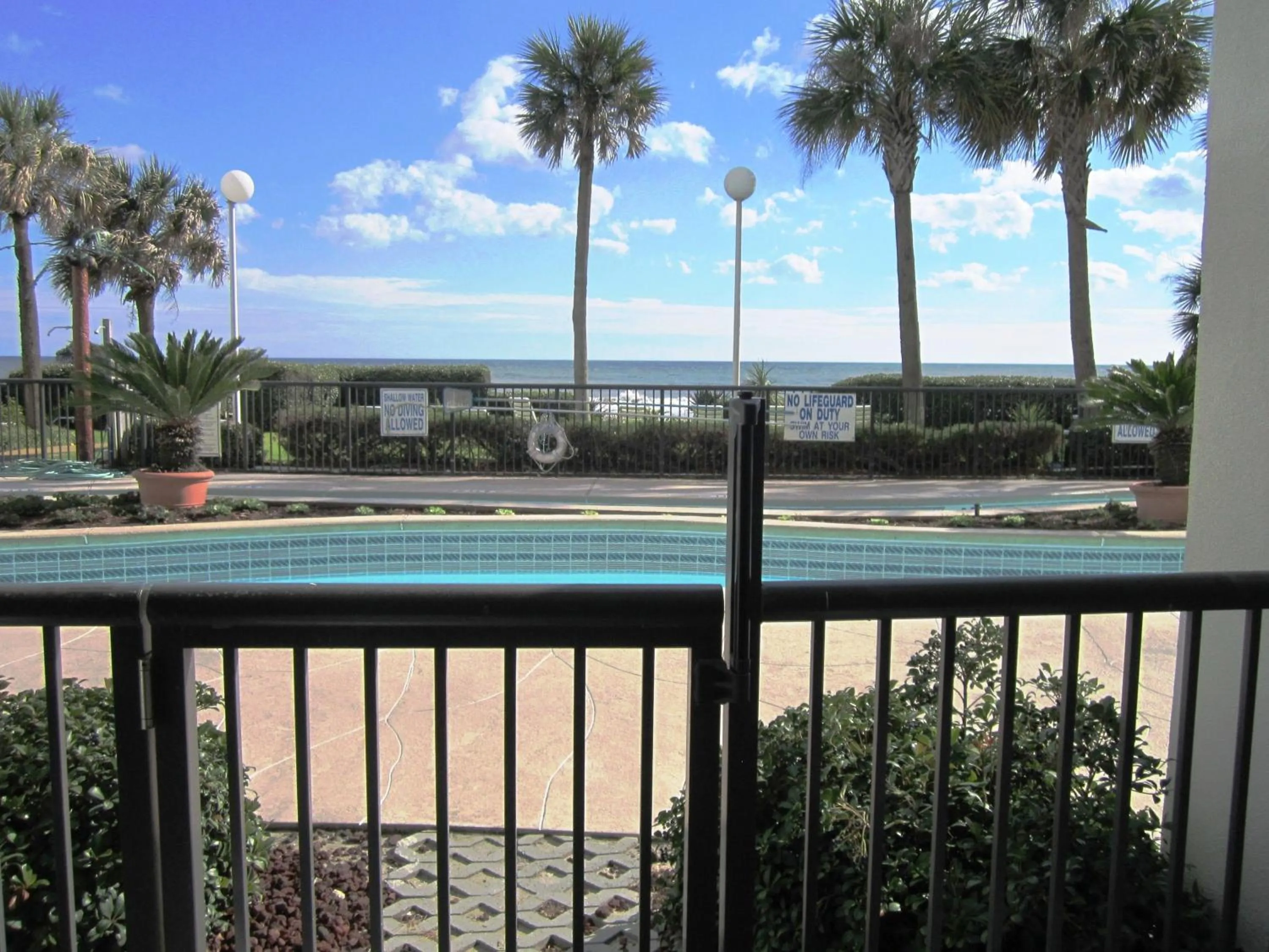 Swimming pool in Grande Shores Ocean Resorts Condominiums