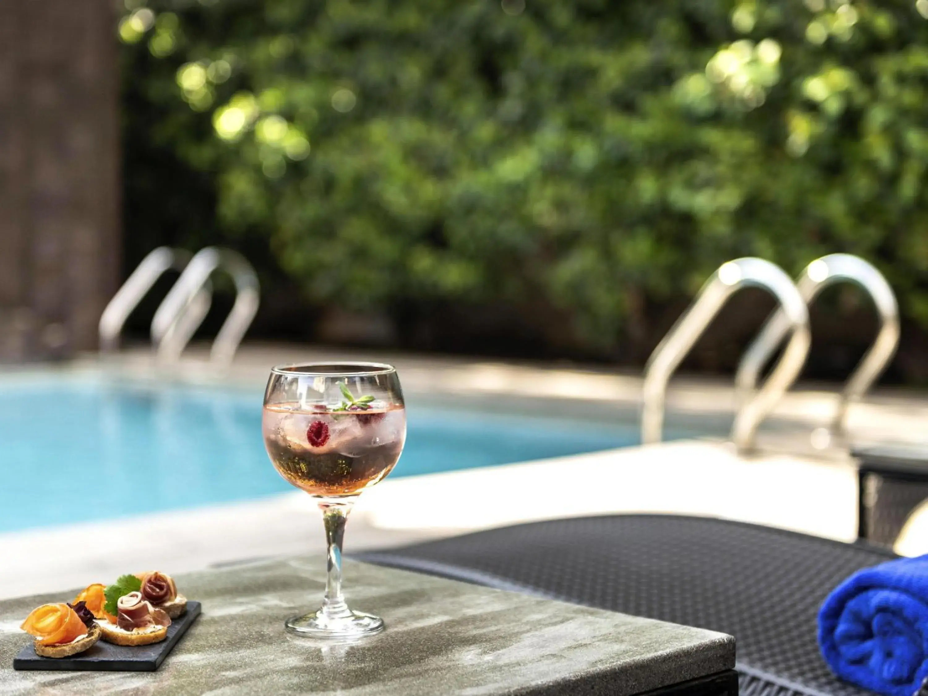 Pool view in Pullman Santiago Vitacura Pool view in Pullman Santiago Vitacura