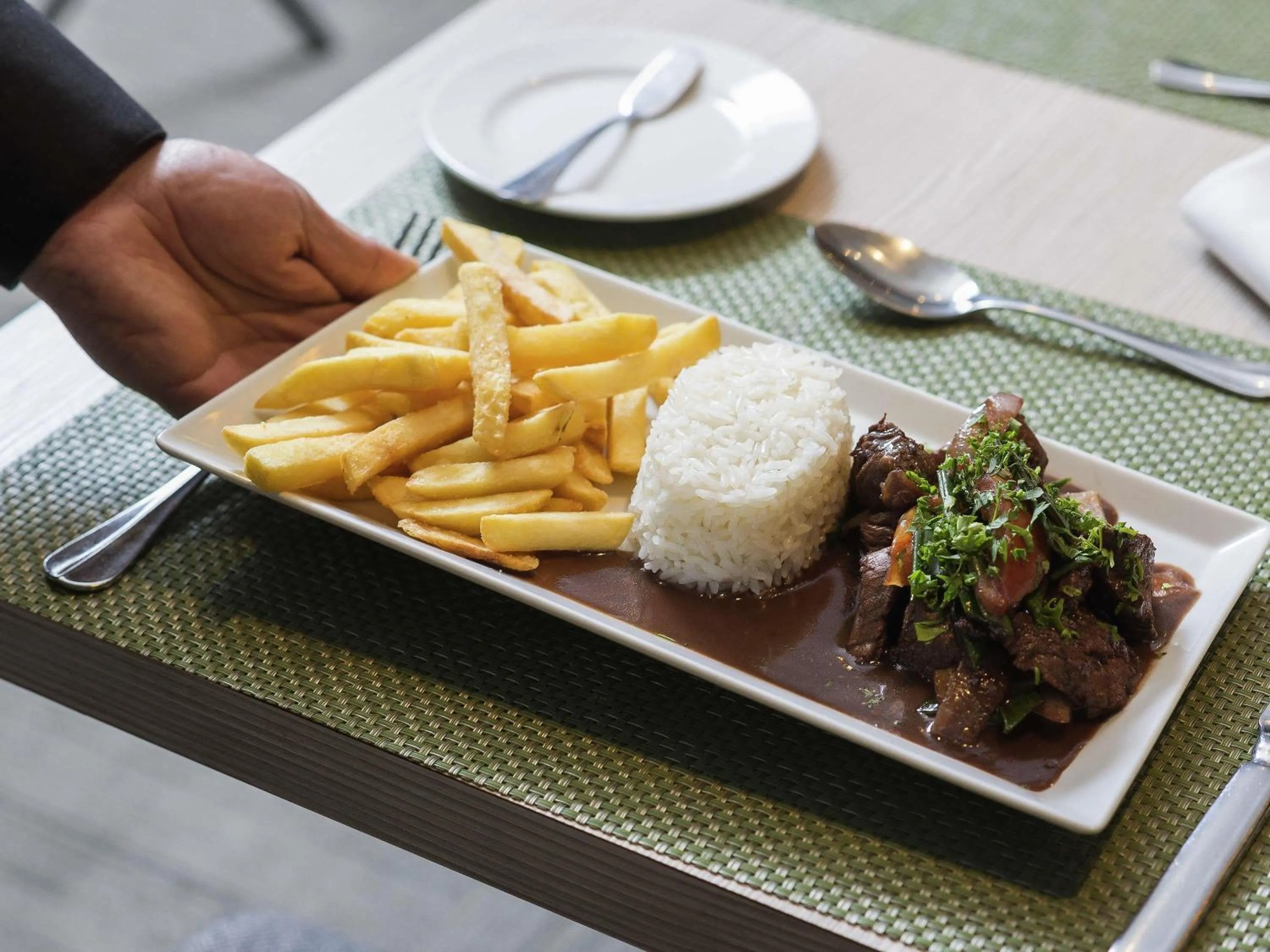 Restaurant/places to eat in Pullman Santiago Vitacura