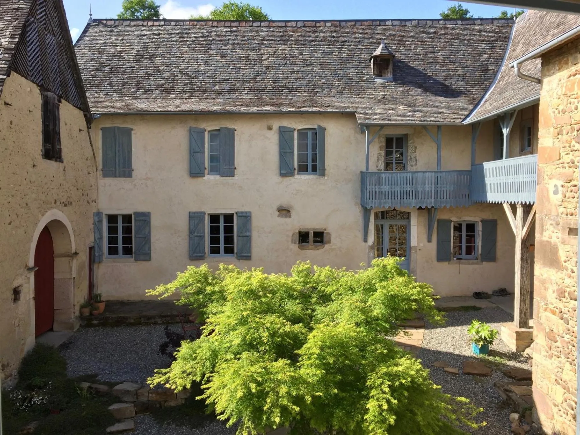 Property building in Maison D'Orride