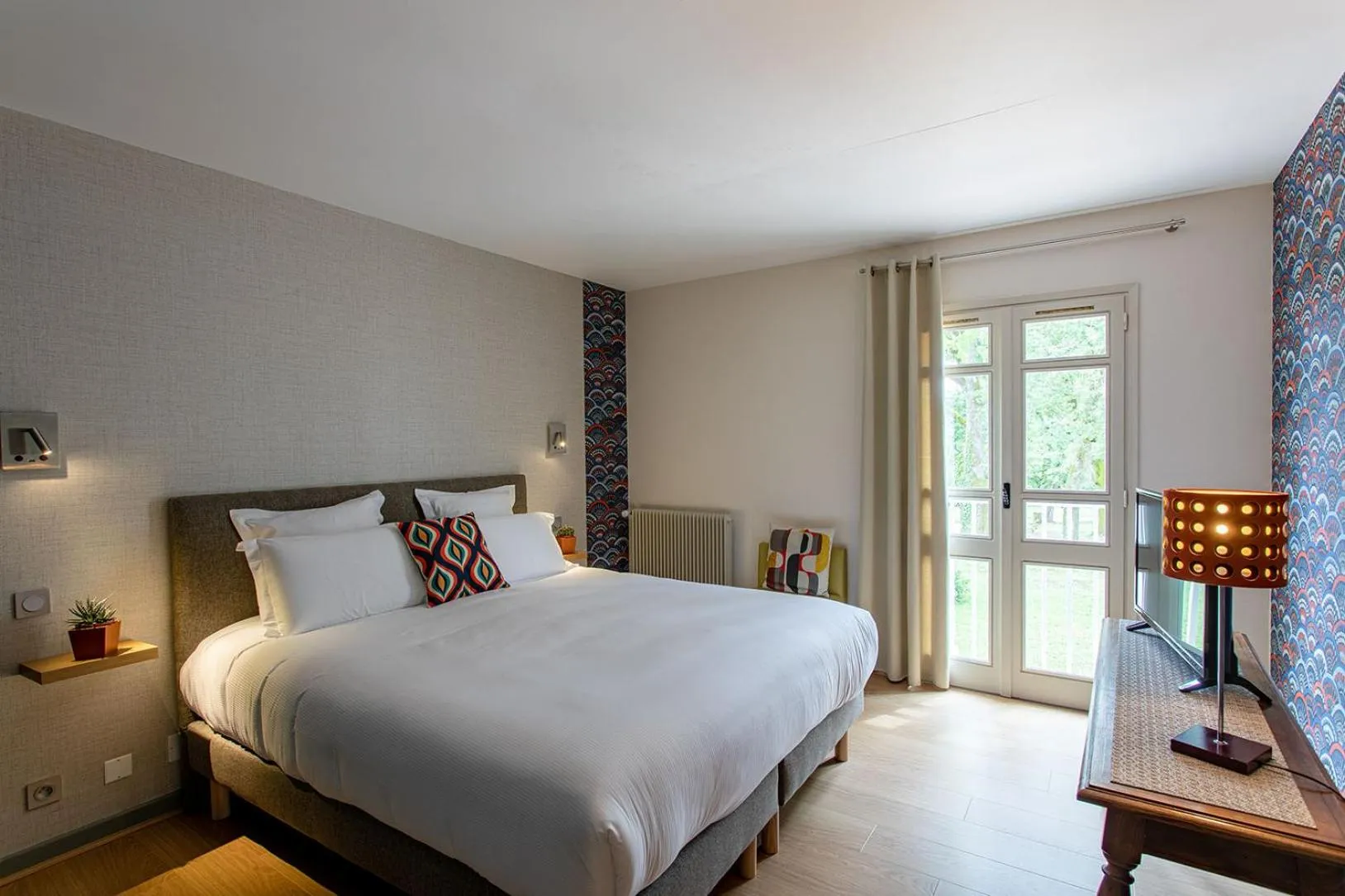 Bed in Hôtel Restaurant Gastronomique La Huchette