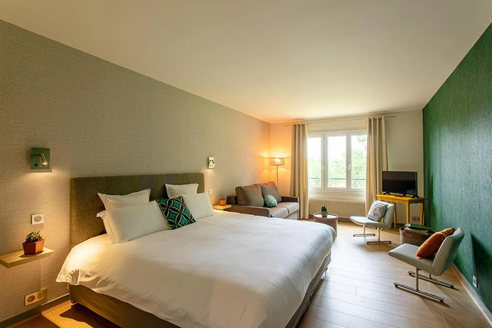 Bed in Hôtel Restaurant Gastronomique La Huchette