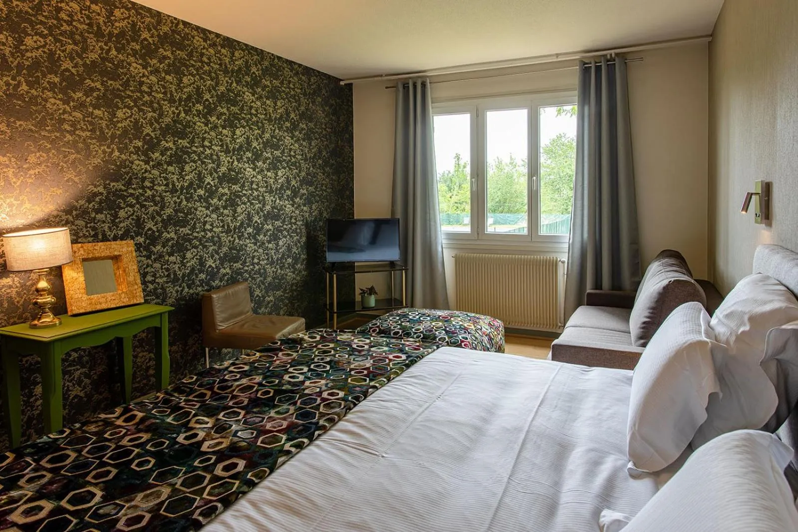 Bed in Hôtel Restaurant Gastronomique La Huchette