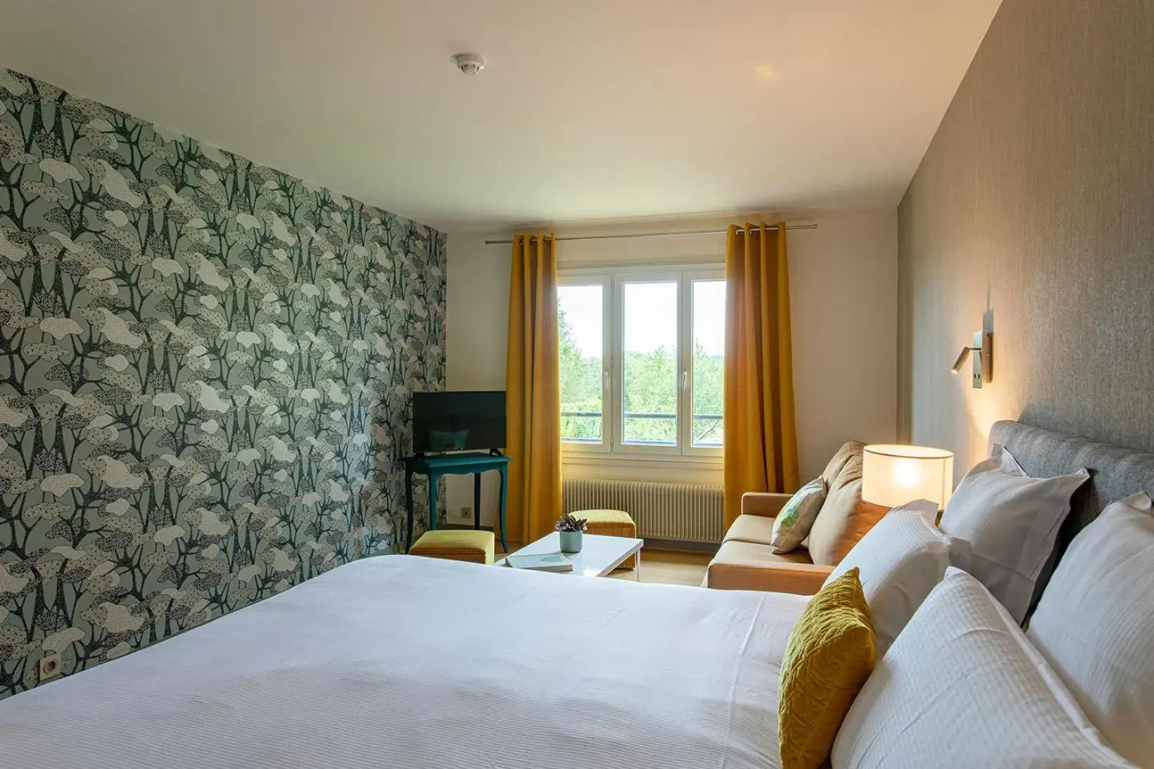 Family Room with Garden View in Hôtel Restaurant Gastronomique La Huchette Family Room with Garden View in Hôtel Restaurant Gastronomique La Huchette