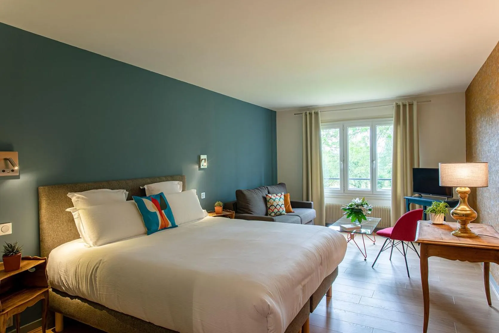 Bed in Hôtel Restaurant Gastronomique La Huchette