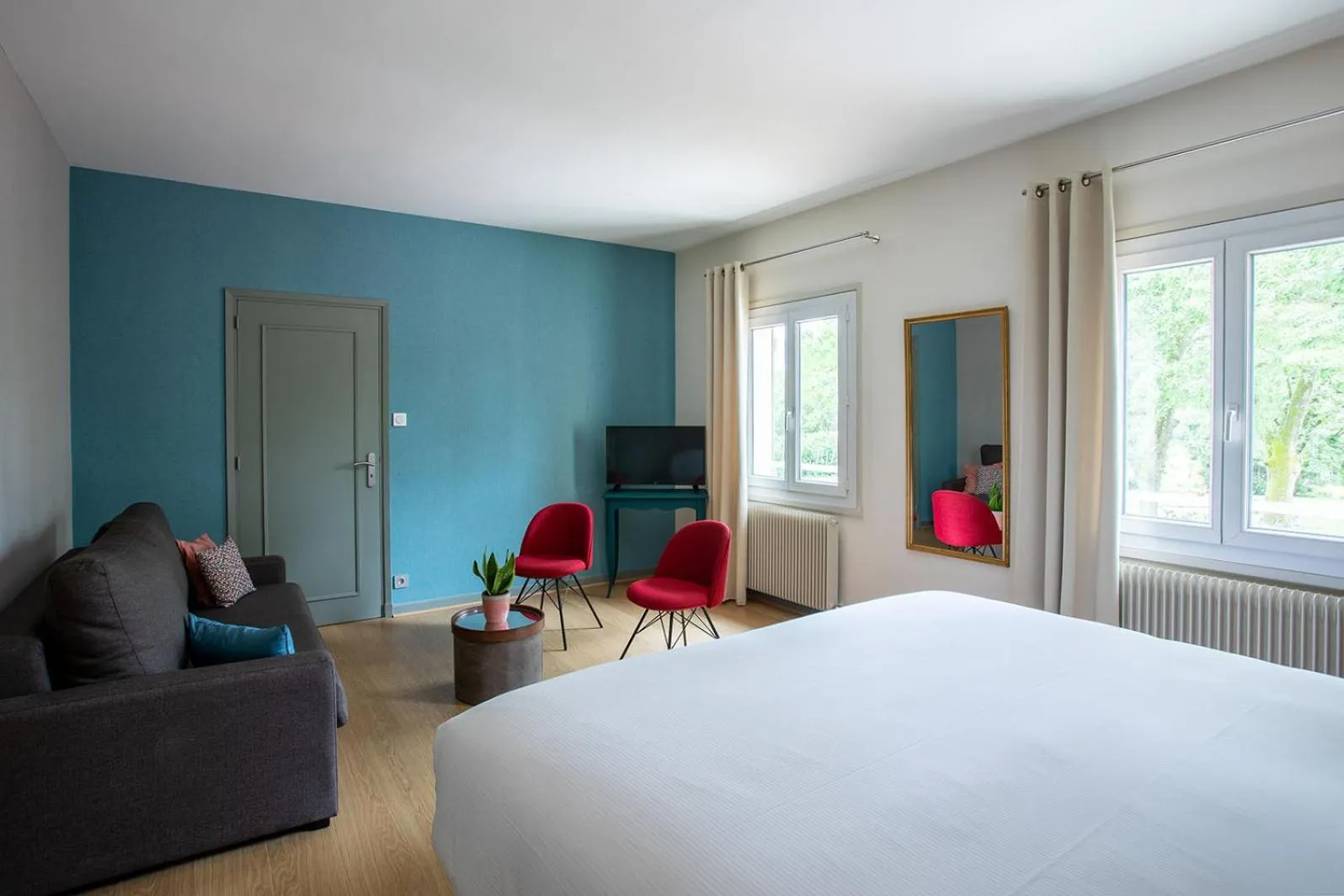 Photo of the whole room, Bed in Hôtel Restaurant Gastronomique La Huchette