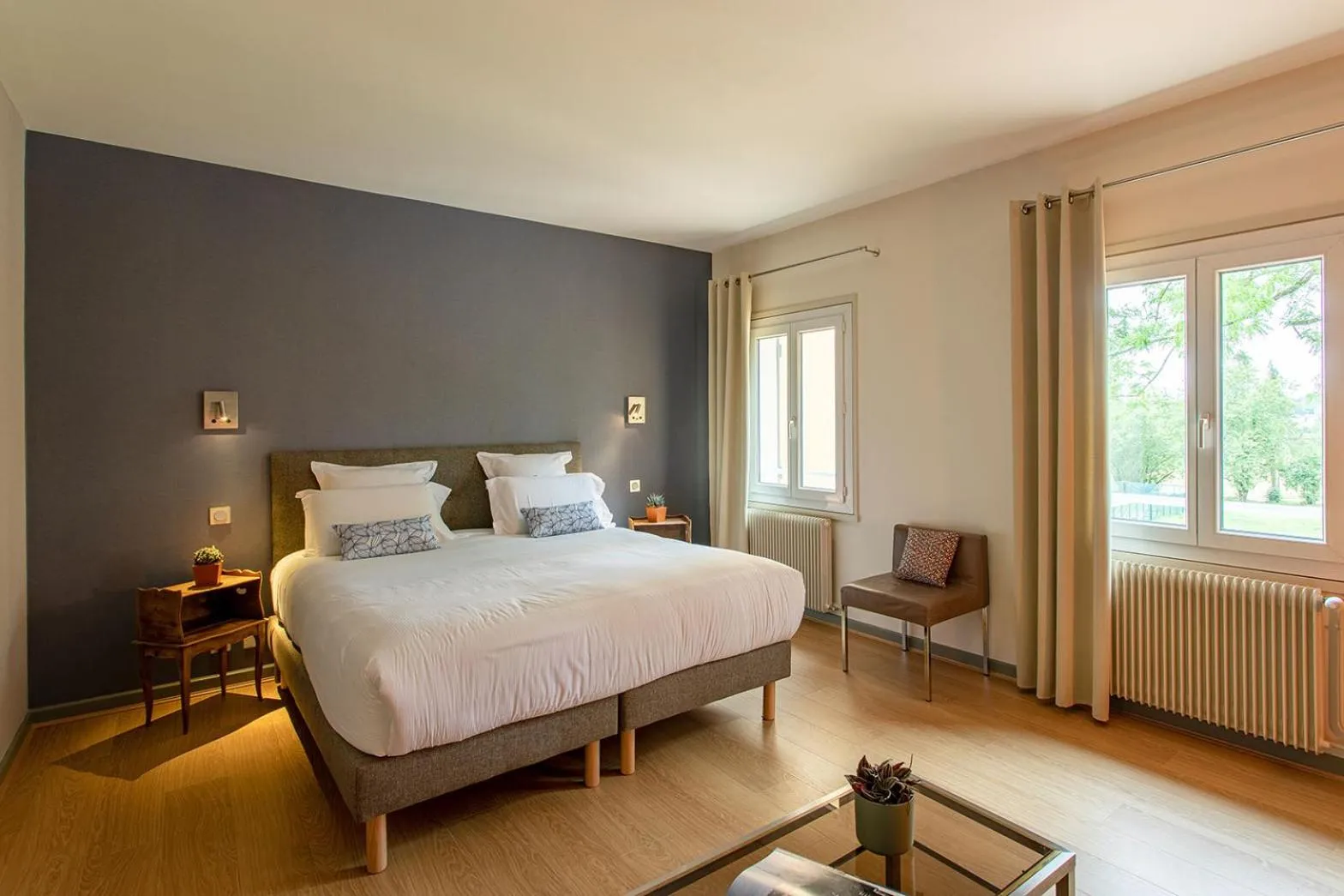 Bed in Hôtel Restaurant Gastronomique La Huchette