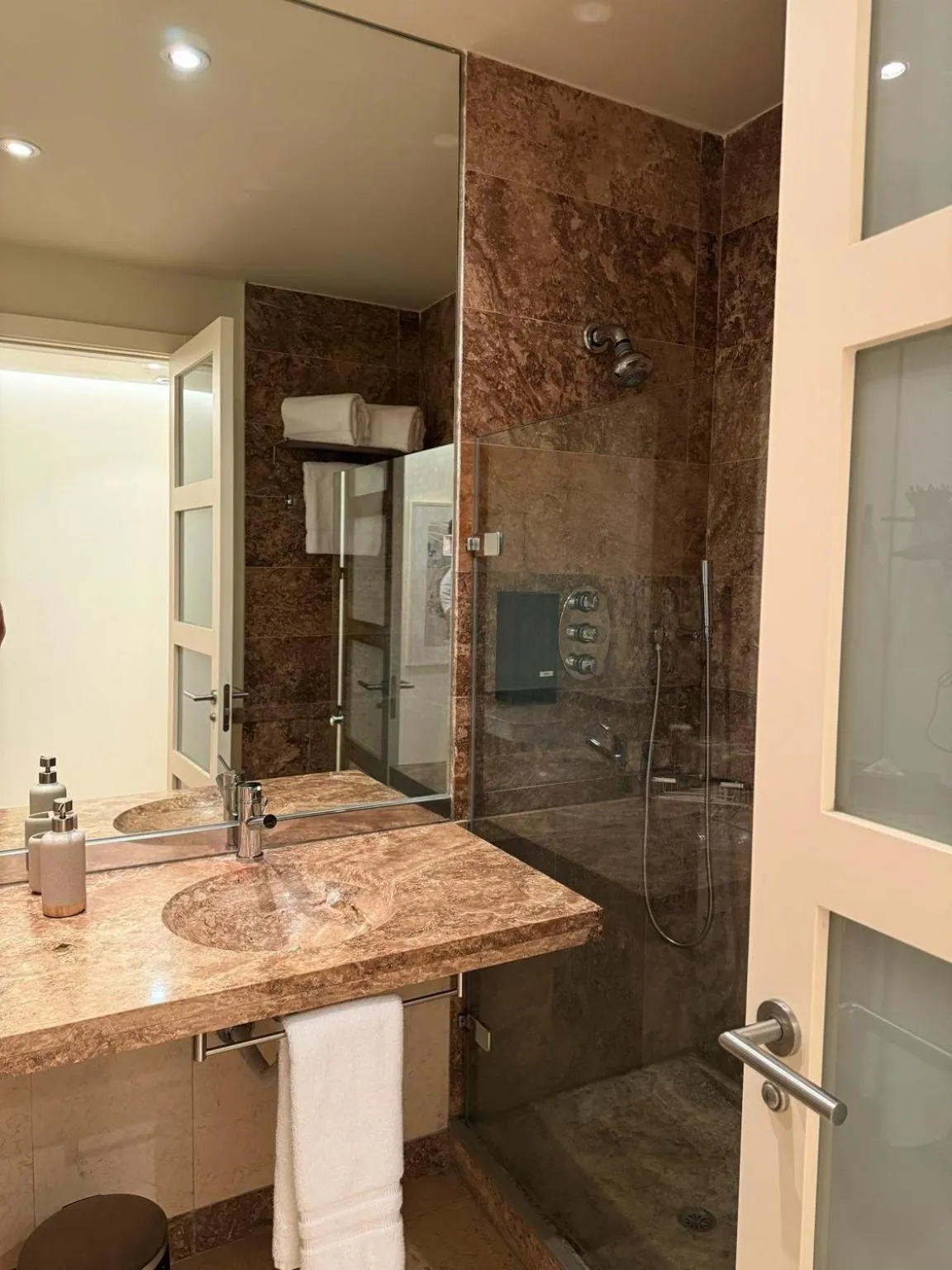 Shower in Aparthotel Novo Resort