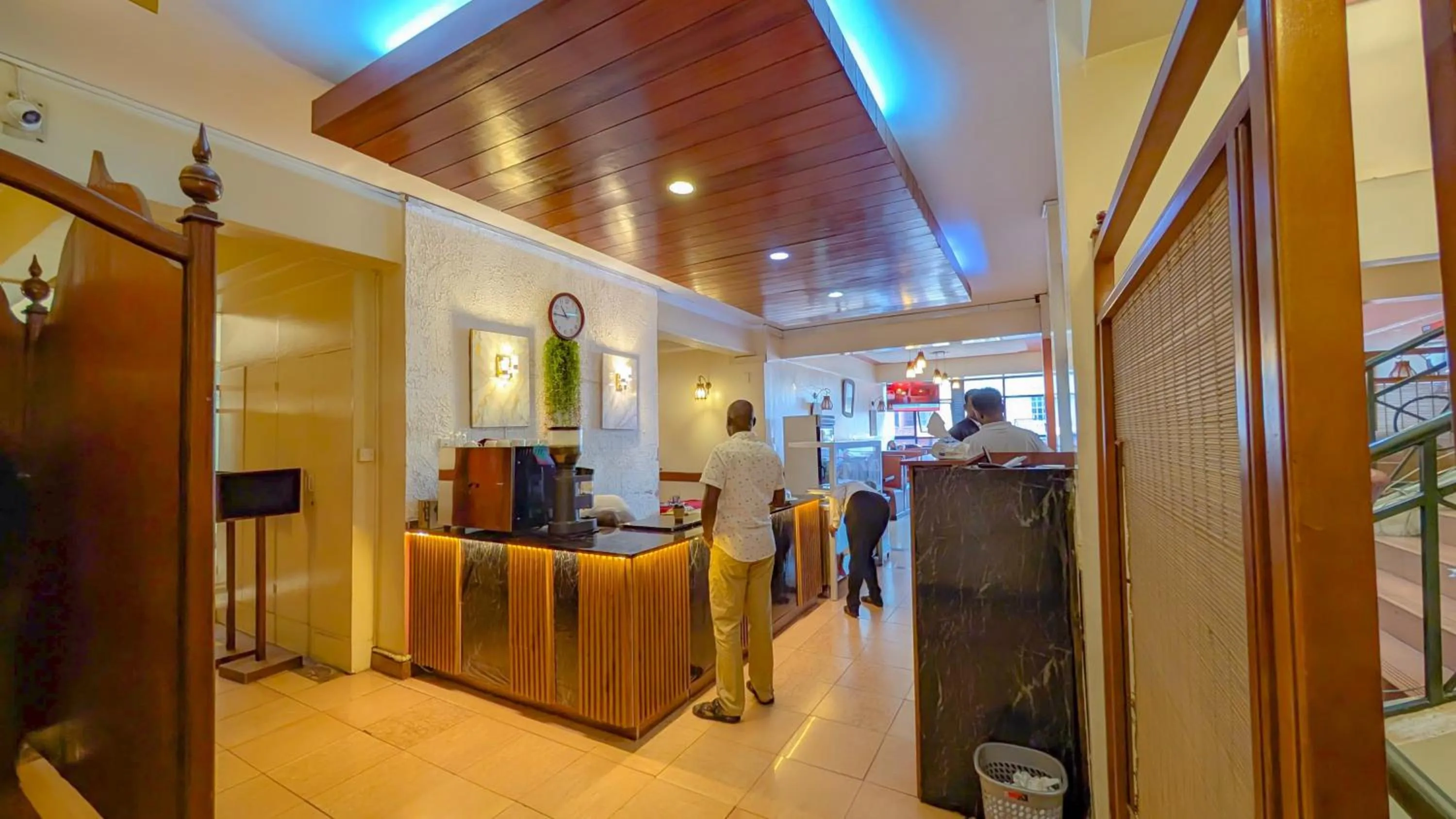 Restaurant/places to eat in Jamia Central Hotel