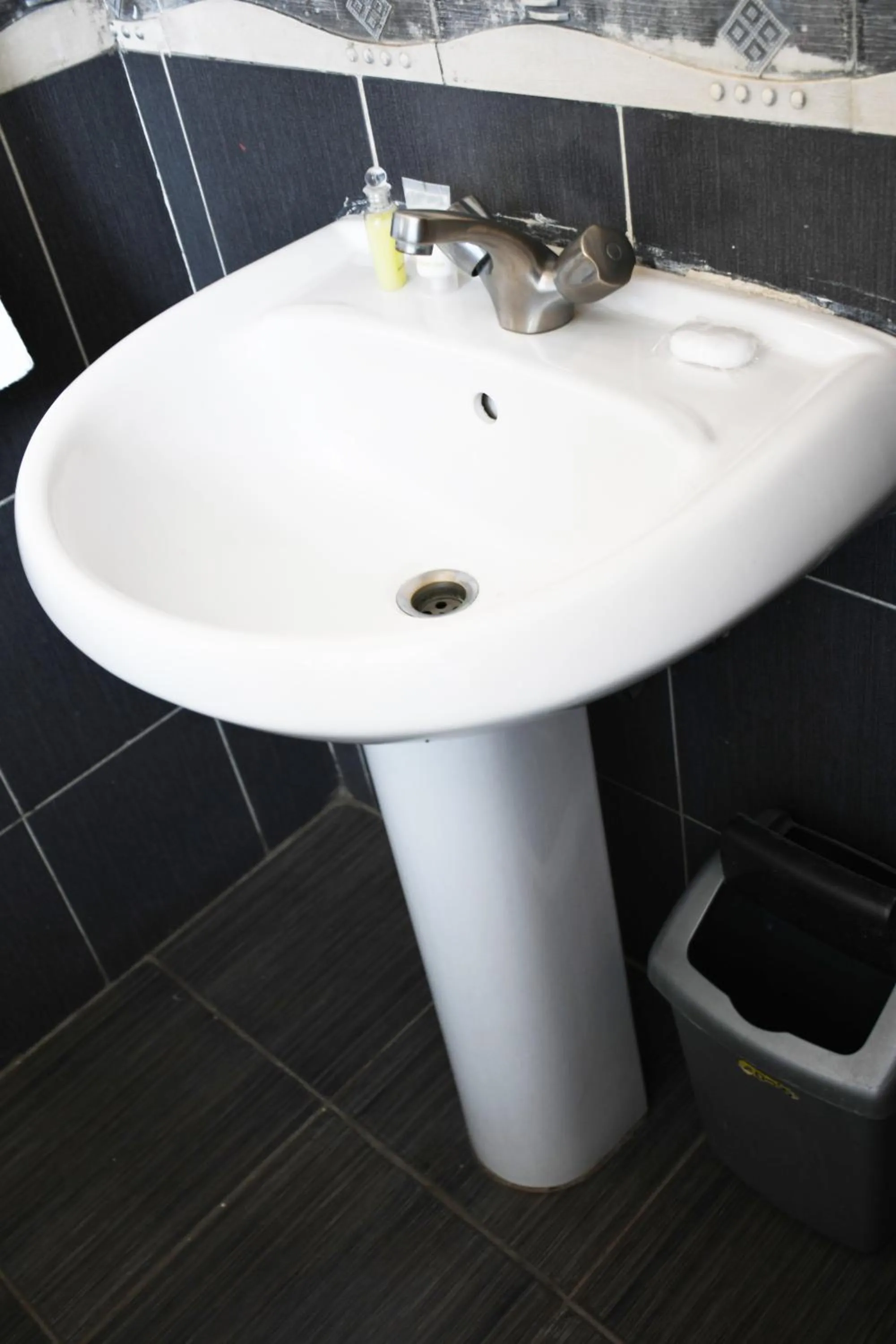 Bathroom in Jamia Central Hotel