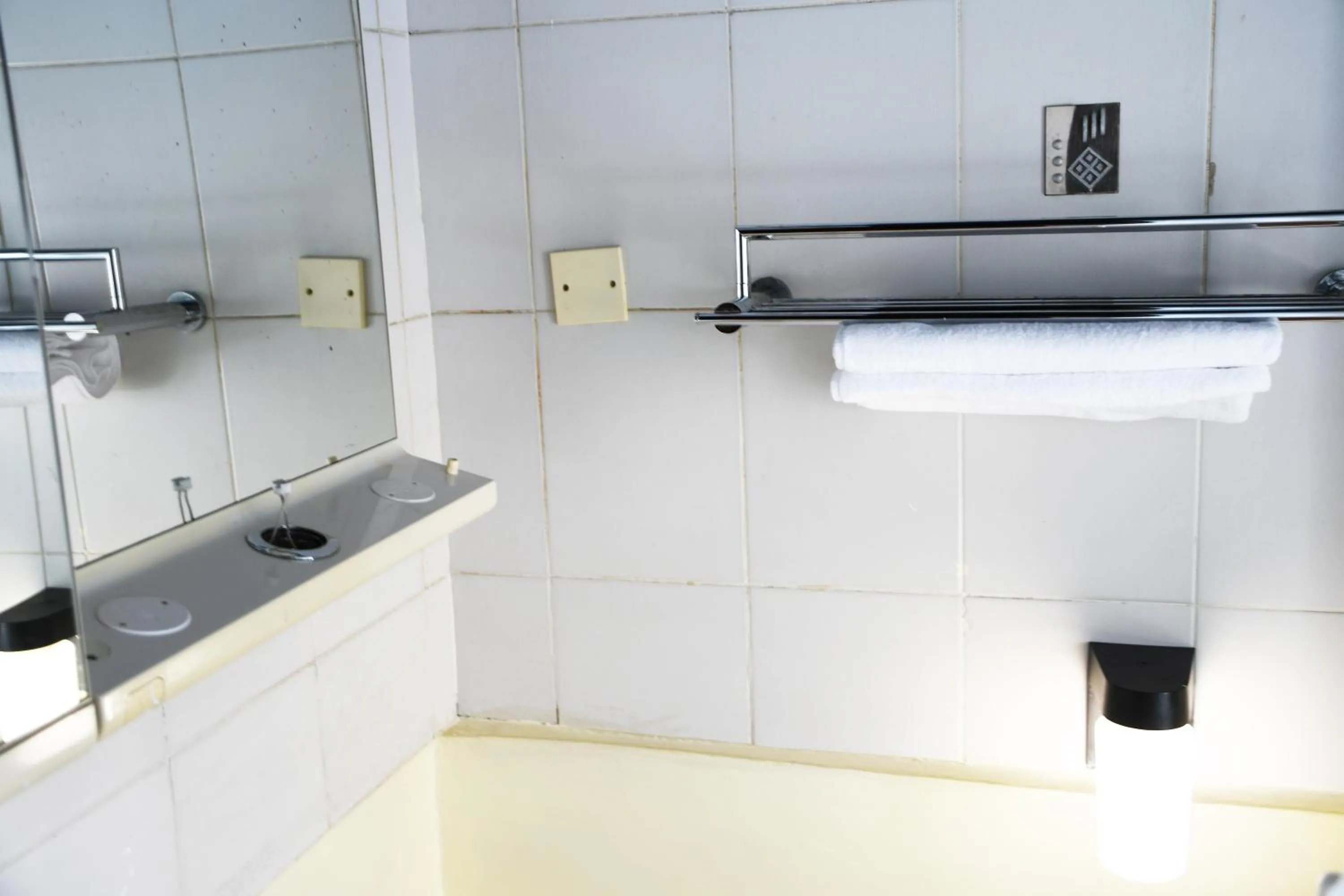 Bathroom in Jamia Central Hotel