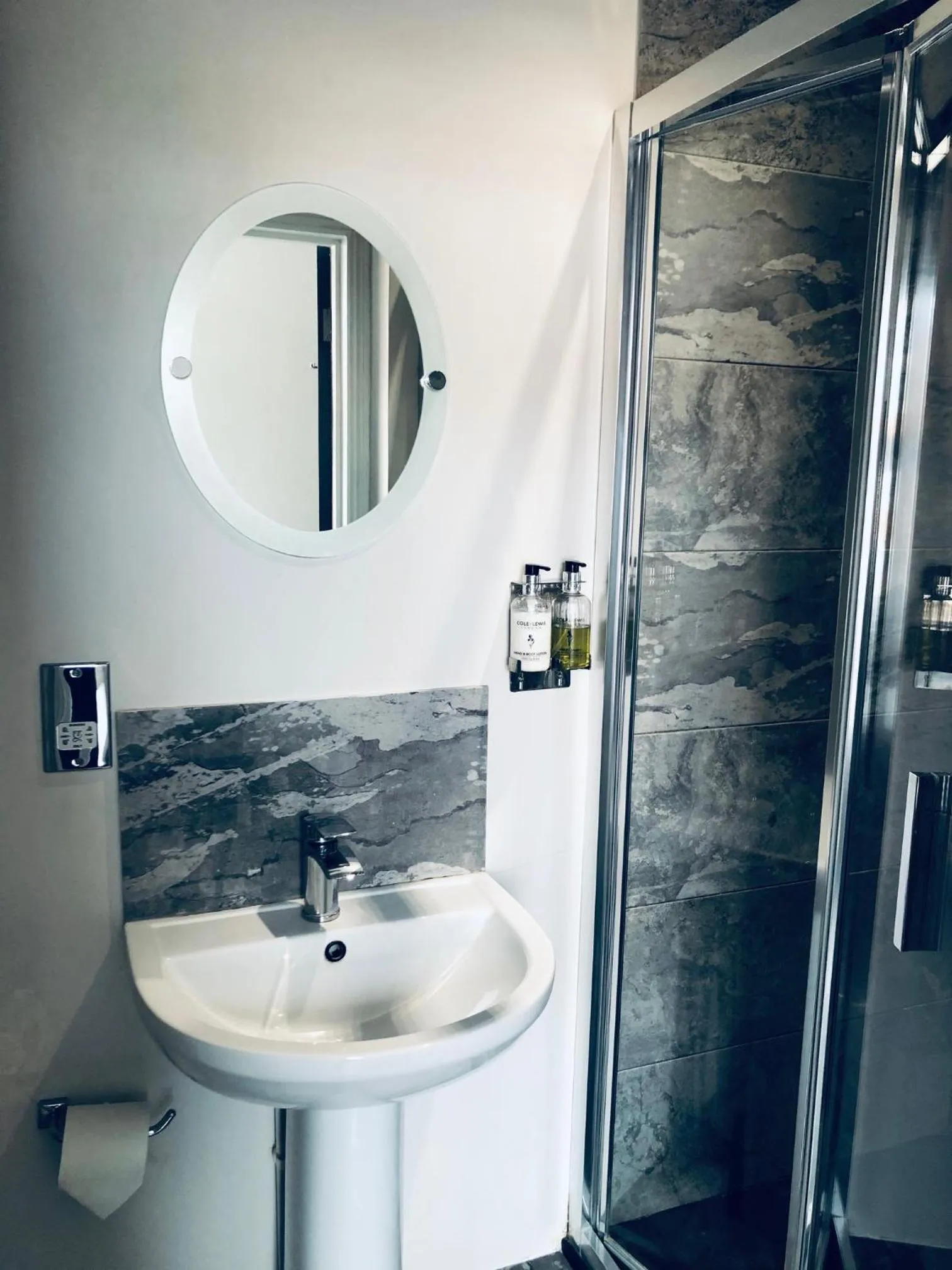 Bathroom in Arches Guest House