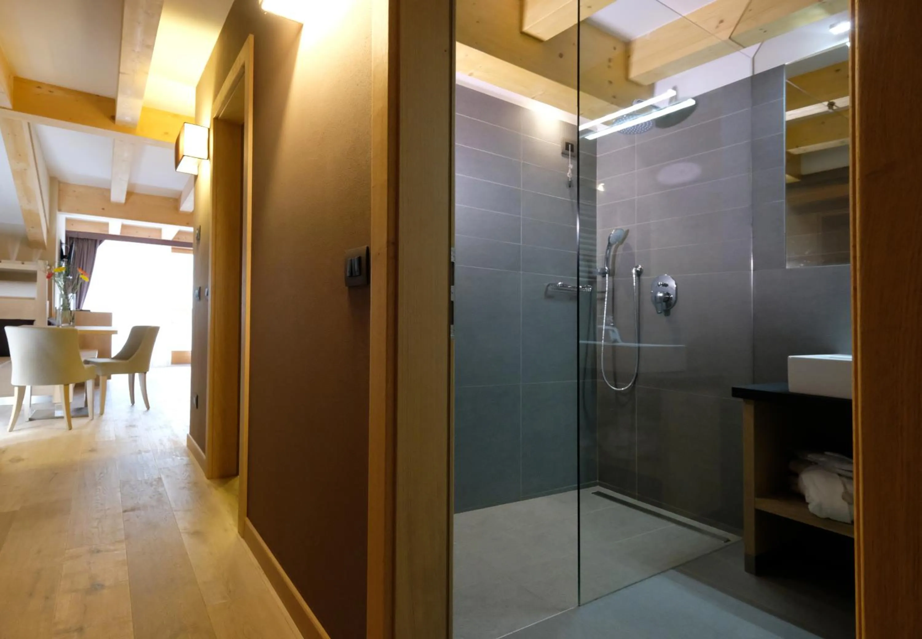 Shower in Design & Suite Hotel Ciarnadoi
