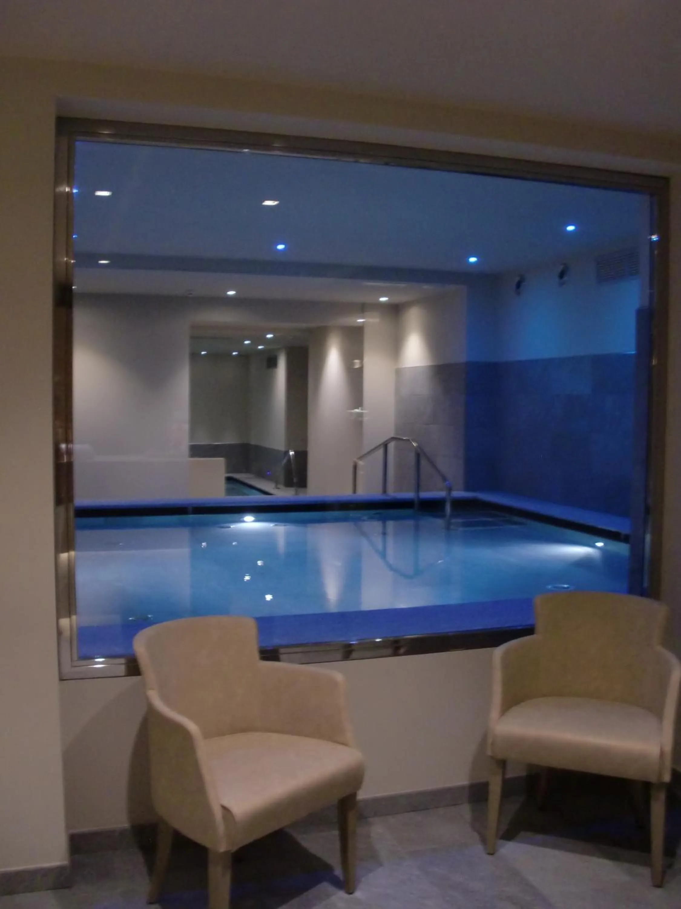 Hot Tub in Design & Suite Hotel Ciarnadoi