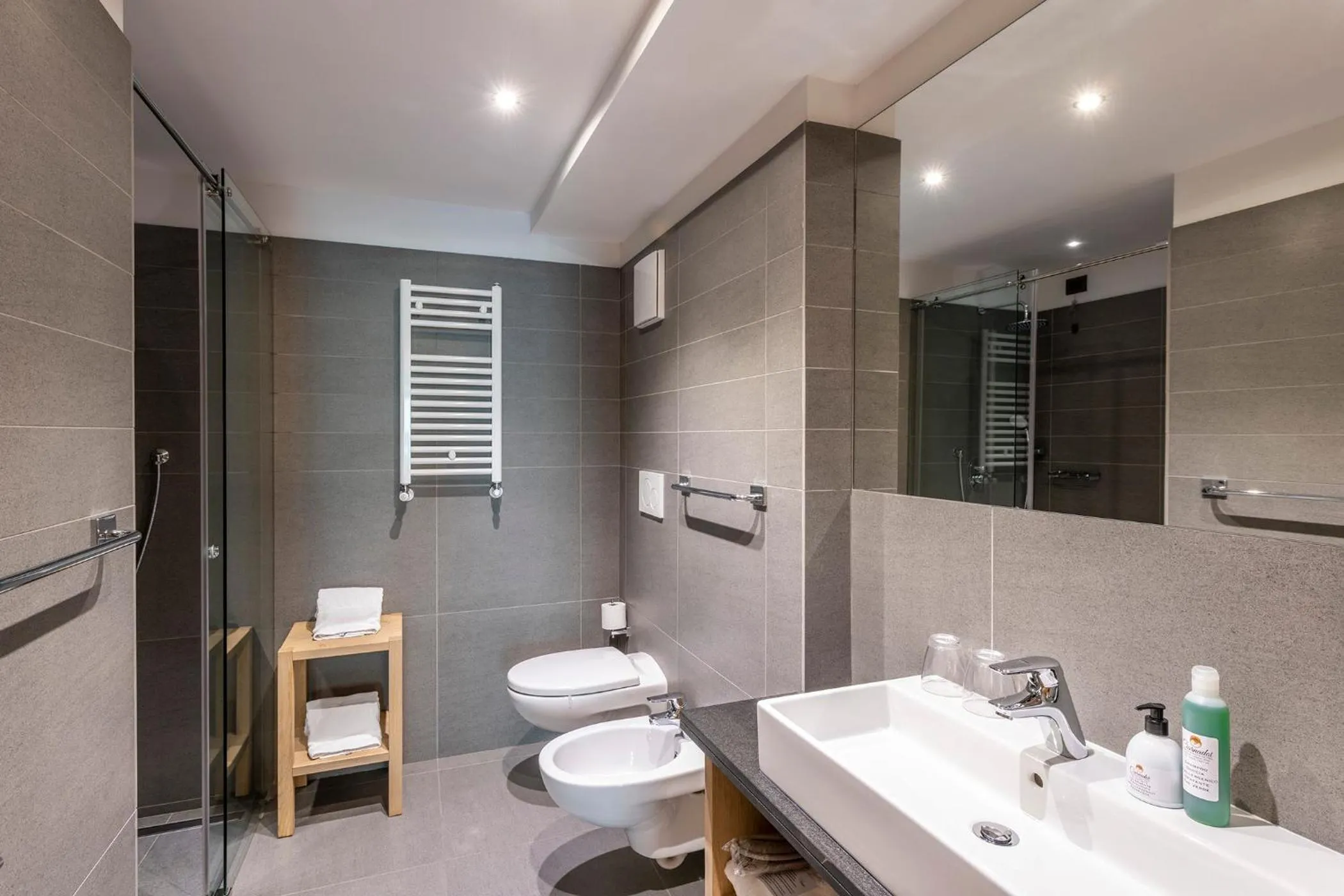 Shower in Design & Suite Hotel Ciarnadoi