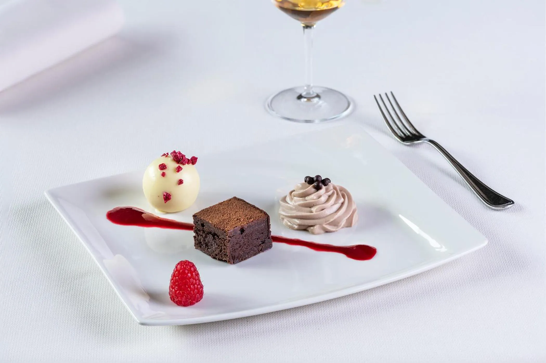 Restaurant/places to eat in Design & Suite Hotel Ciarnadoi