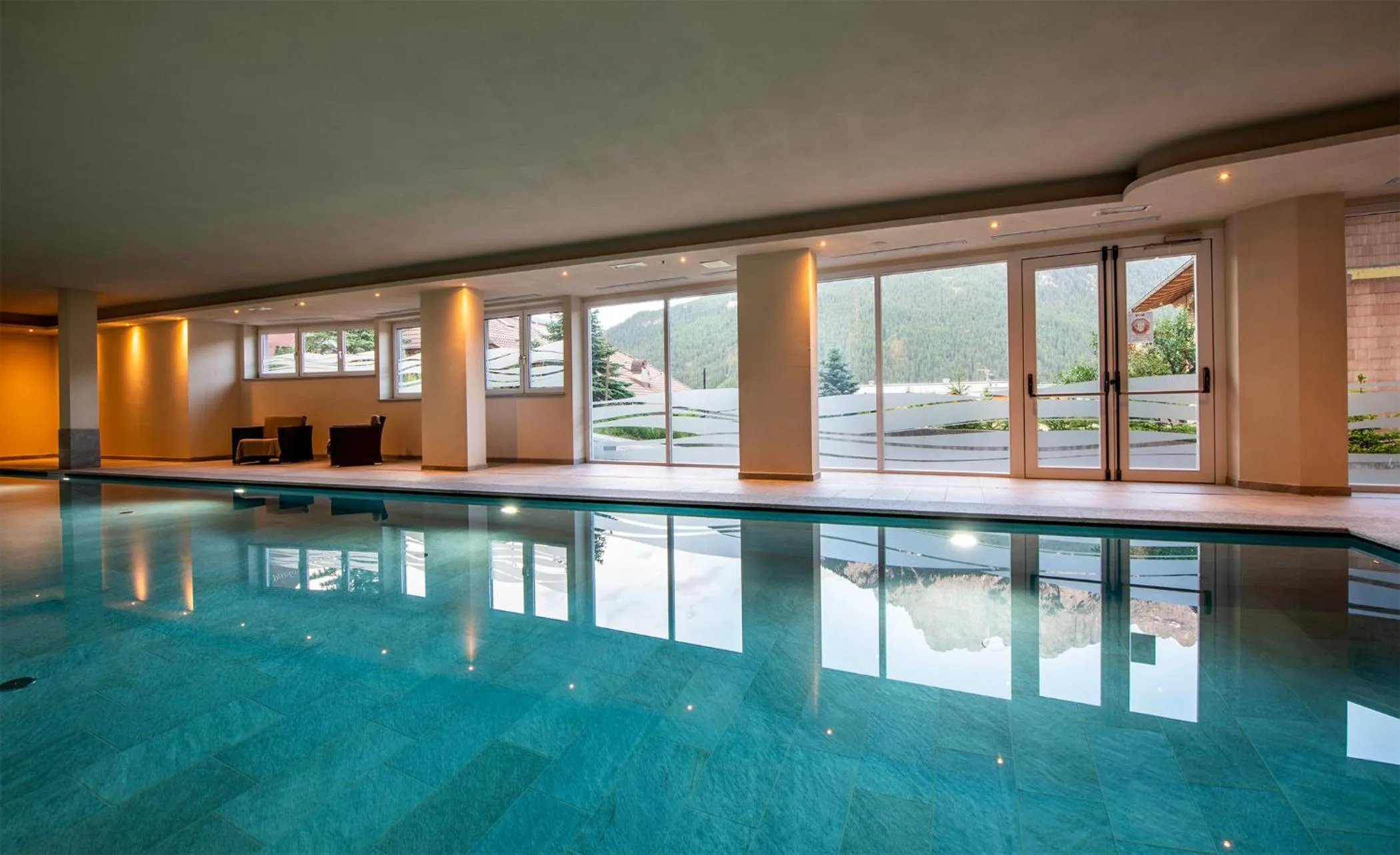 Swimming pool in Design & Suite Hotel Ciarnadoi