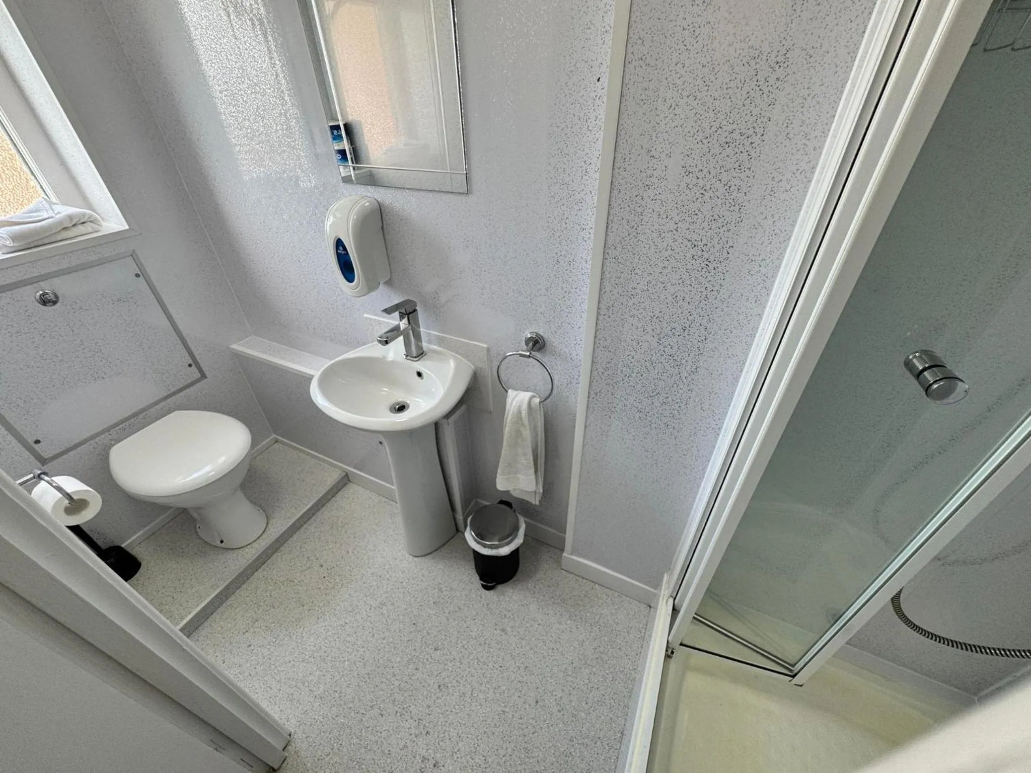 Bedroom in The Jubilee Hotel East - with NEWLY REFURBISHED SPA FACILITIES - GAMESPIT - AND SMOKEHOUSE