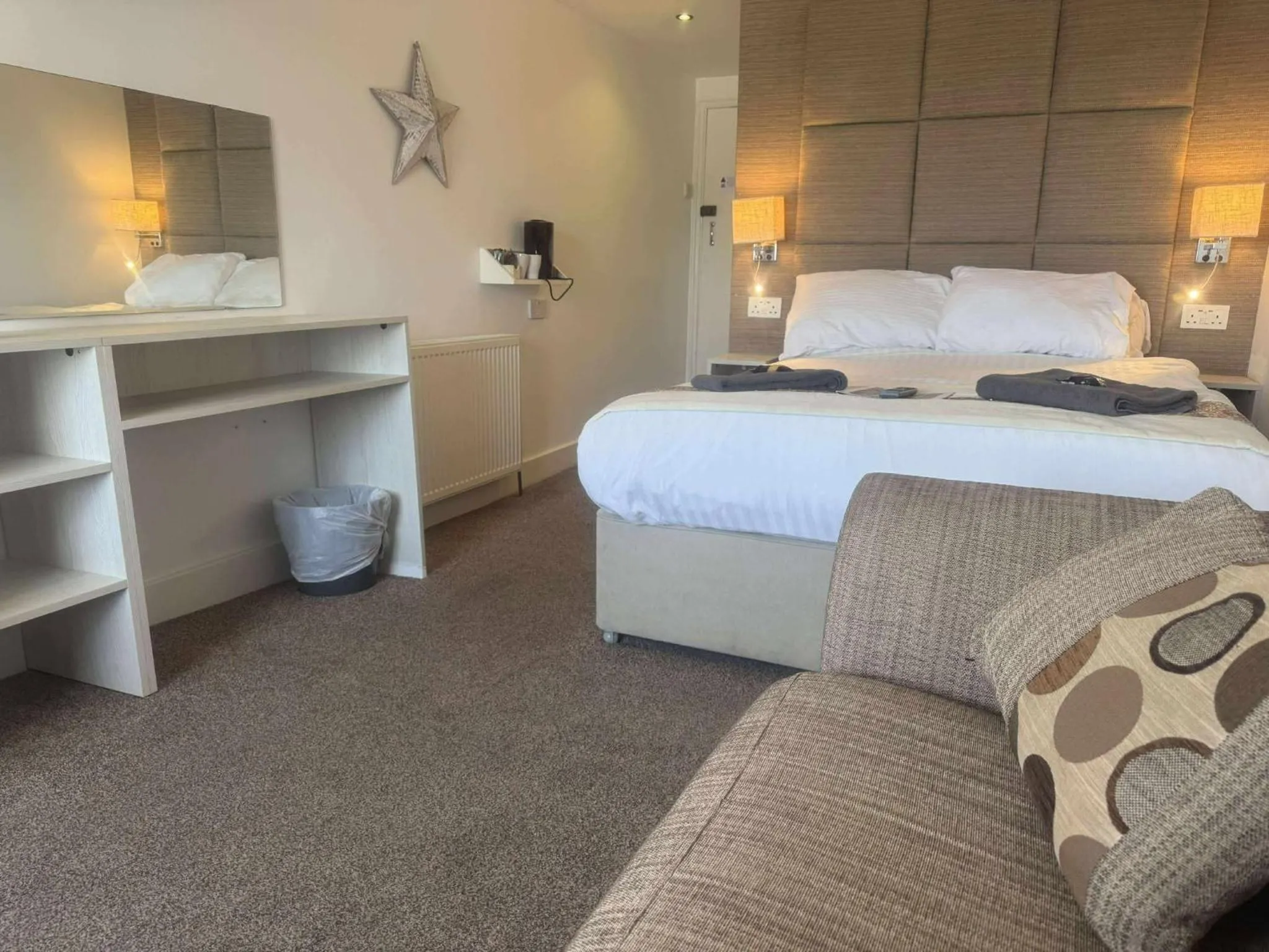 Bedroom, Bed in The Jubilee Hotel East - with NEWLY REFURBISHED SPA FACILITIES - GAMESPIT - AND SMOKEHOUSE