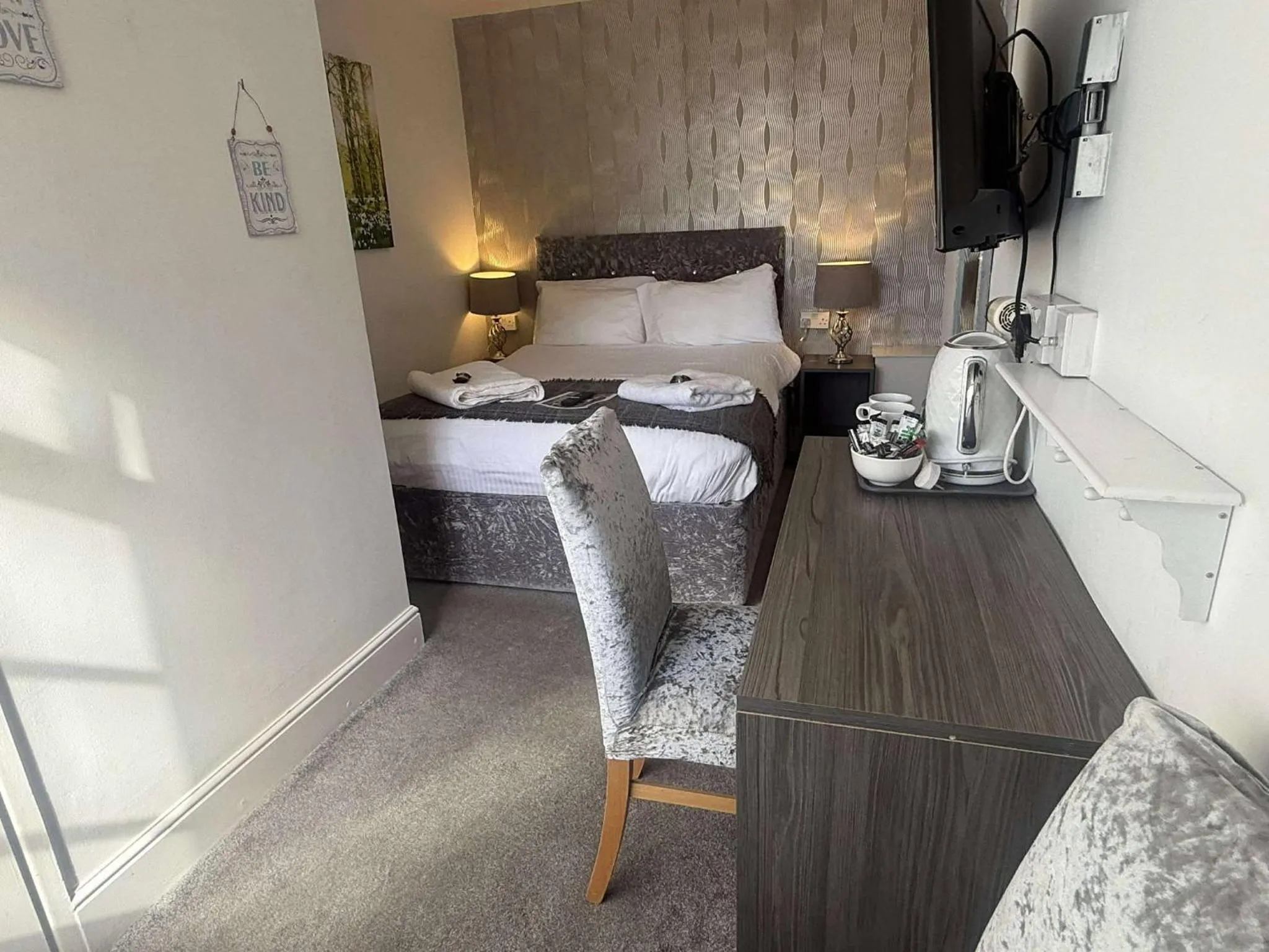 Bedroom, Bed in The Jubilee Hotel East - with NEWLY REFURBISHED SPA FACILITIES - GAMESPIT - AND SMOKEHOUSE