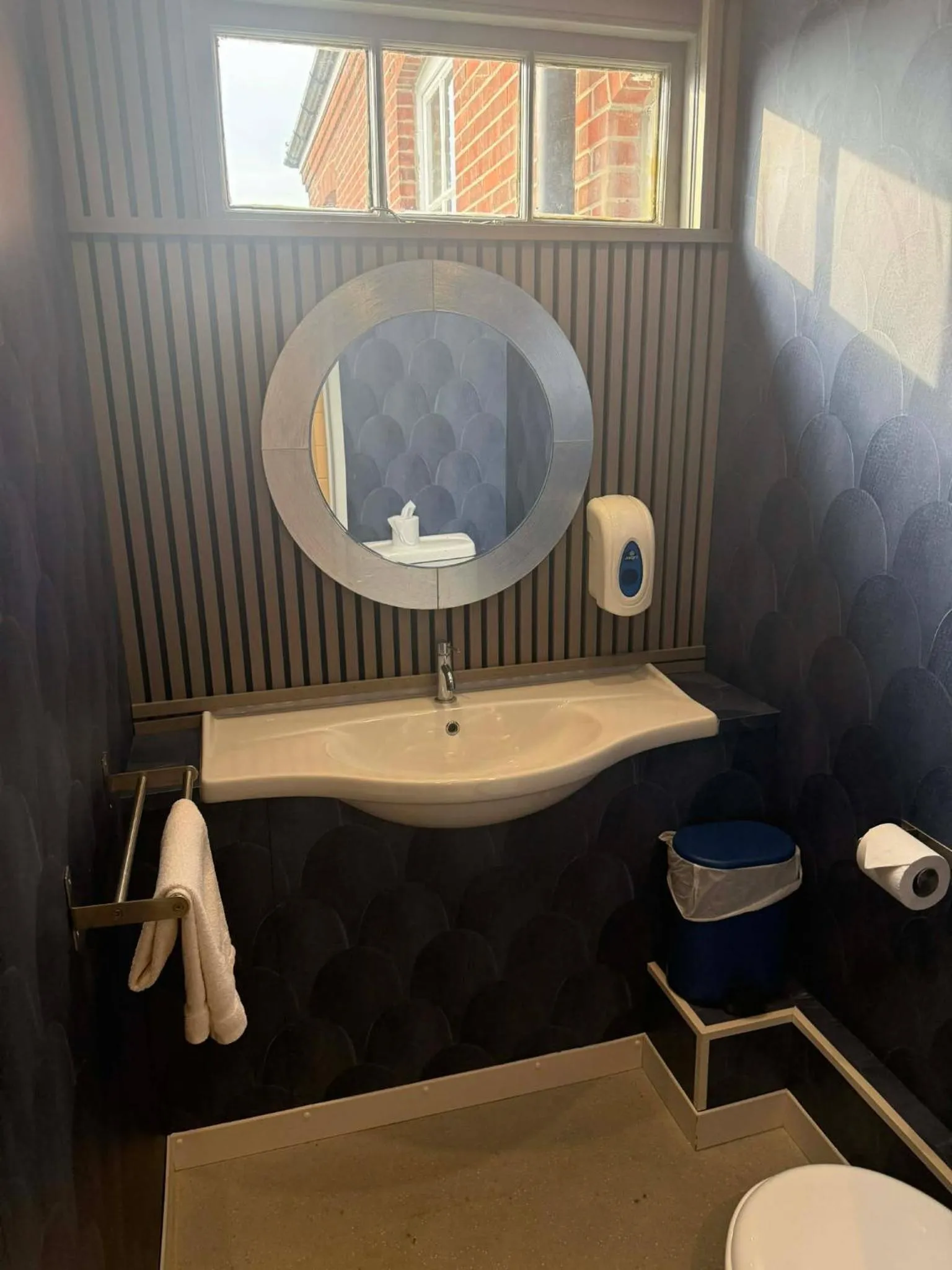 Bathroom in The Jubilee Hotel East - with NEWLY REFURBISHED SPA FACILITIES - GAMESPIT - AND SMOKEHOUSE