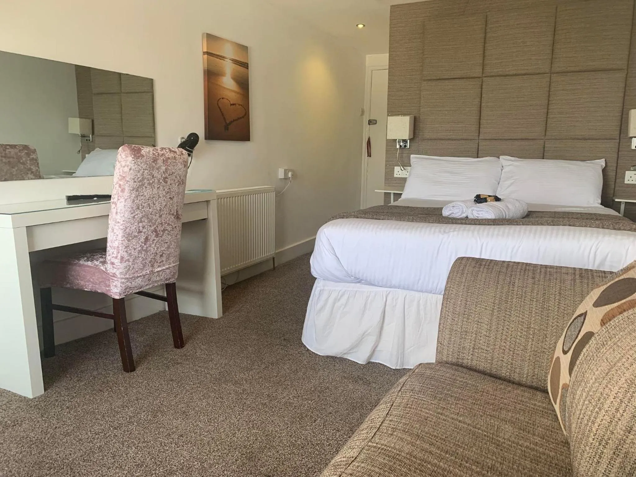 Bedroom, Bed in The Jubilee Hotel East - with NEWLY REFURBISHED SPA FACILITIES - GAMESPIT - AND SMOKEHOUSE