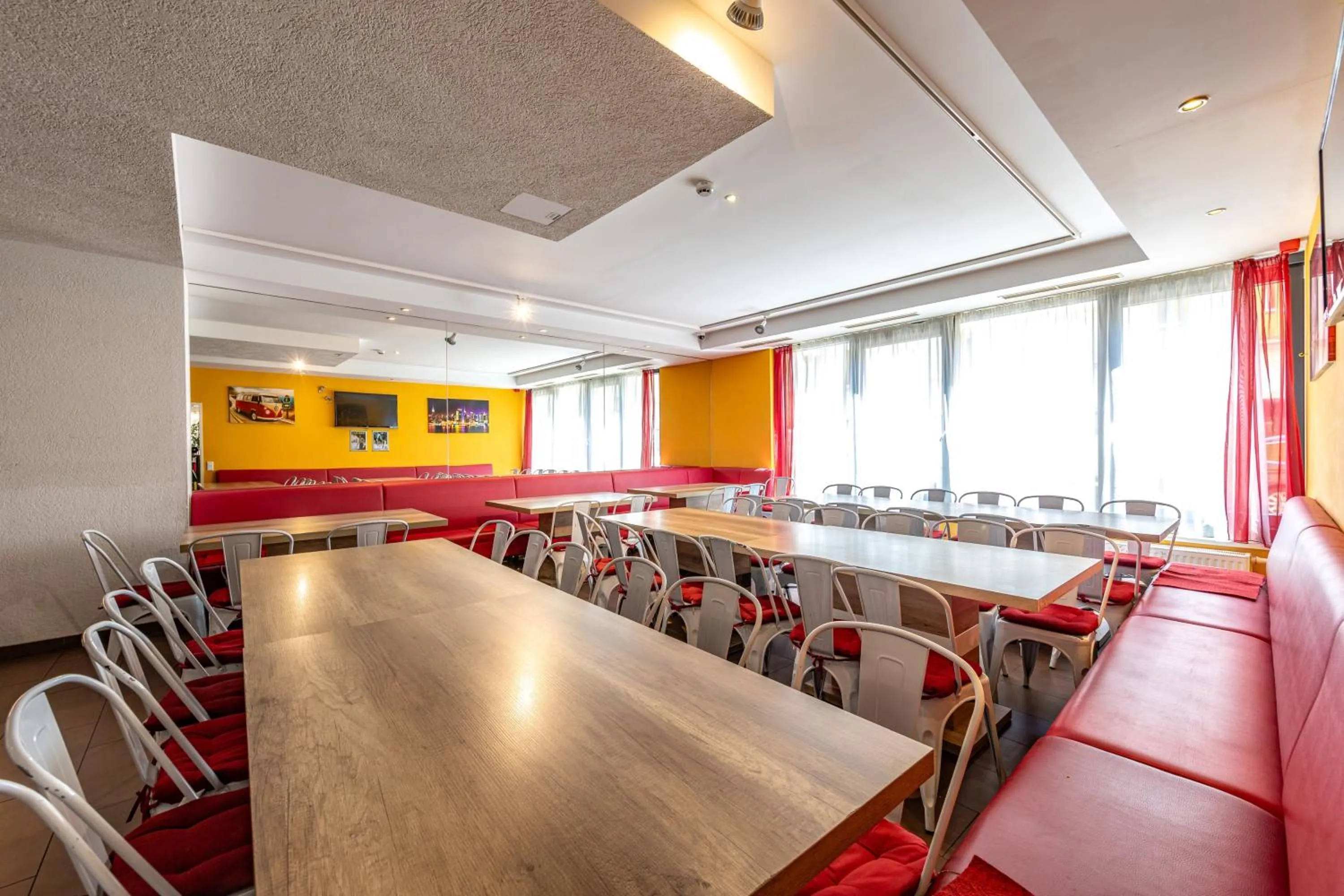 Dining area in A&T Hotel & Hostel