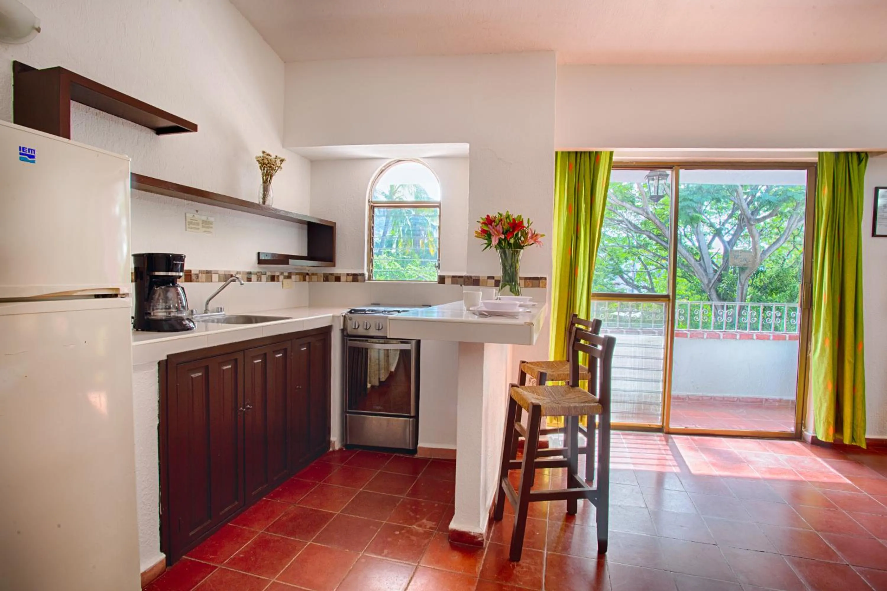 Kitchen or kitchenette in Suites Plaza del Rio - Family Hotel Malecón Centro