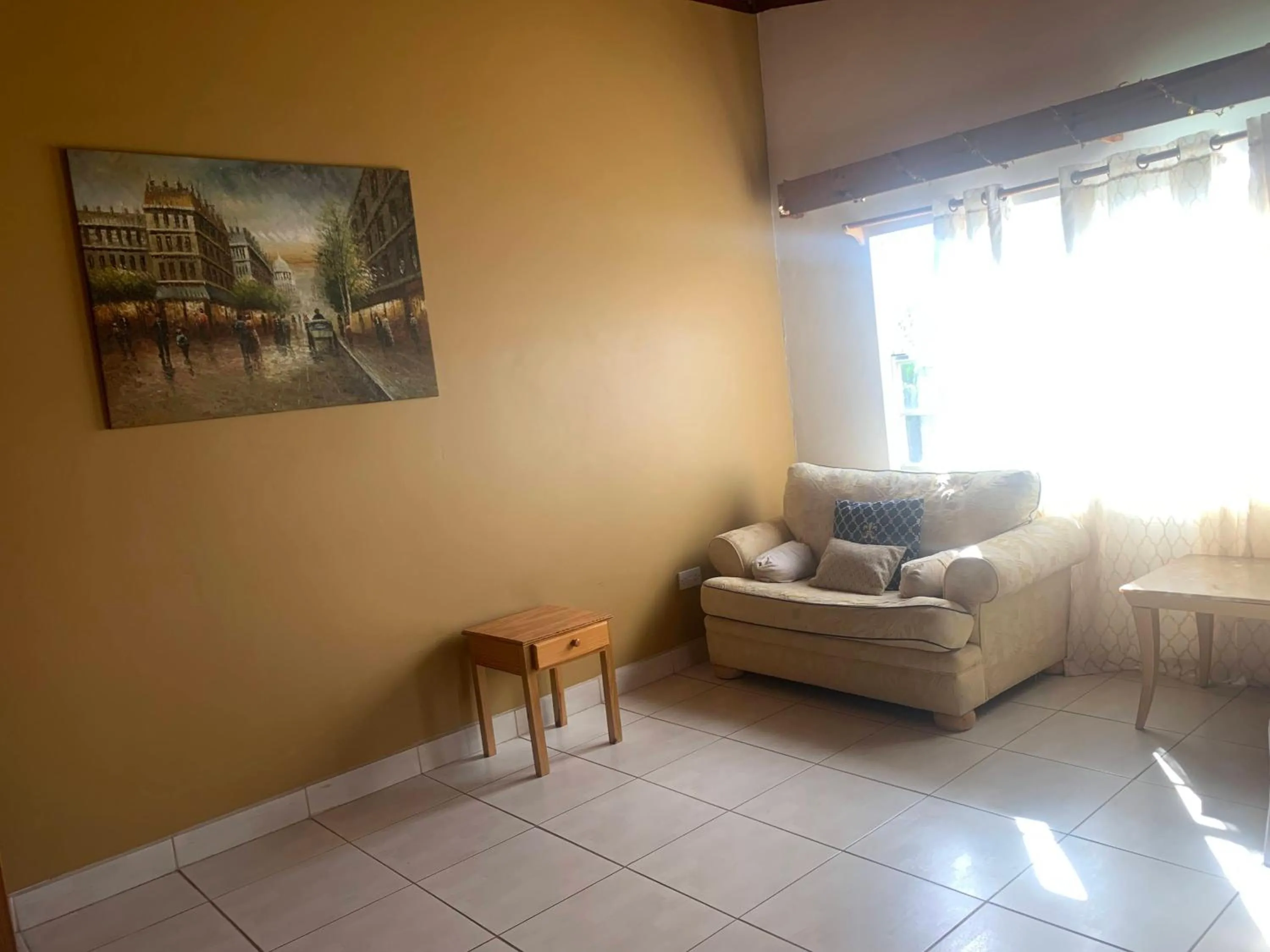 Seating area in Cool Running Apartments