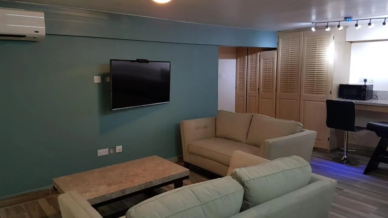 TV and multimedia in Cool Running Apartments