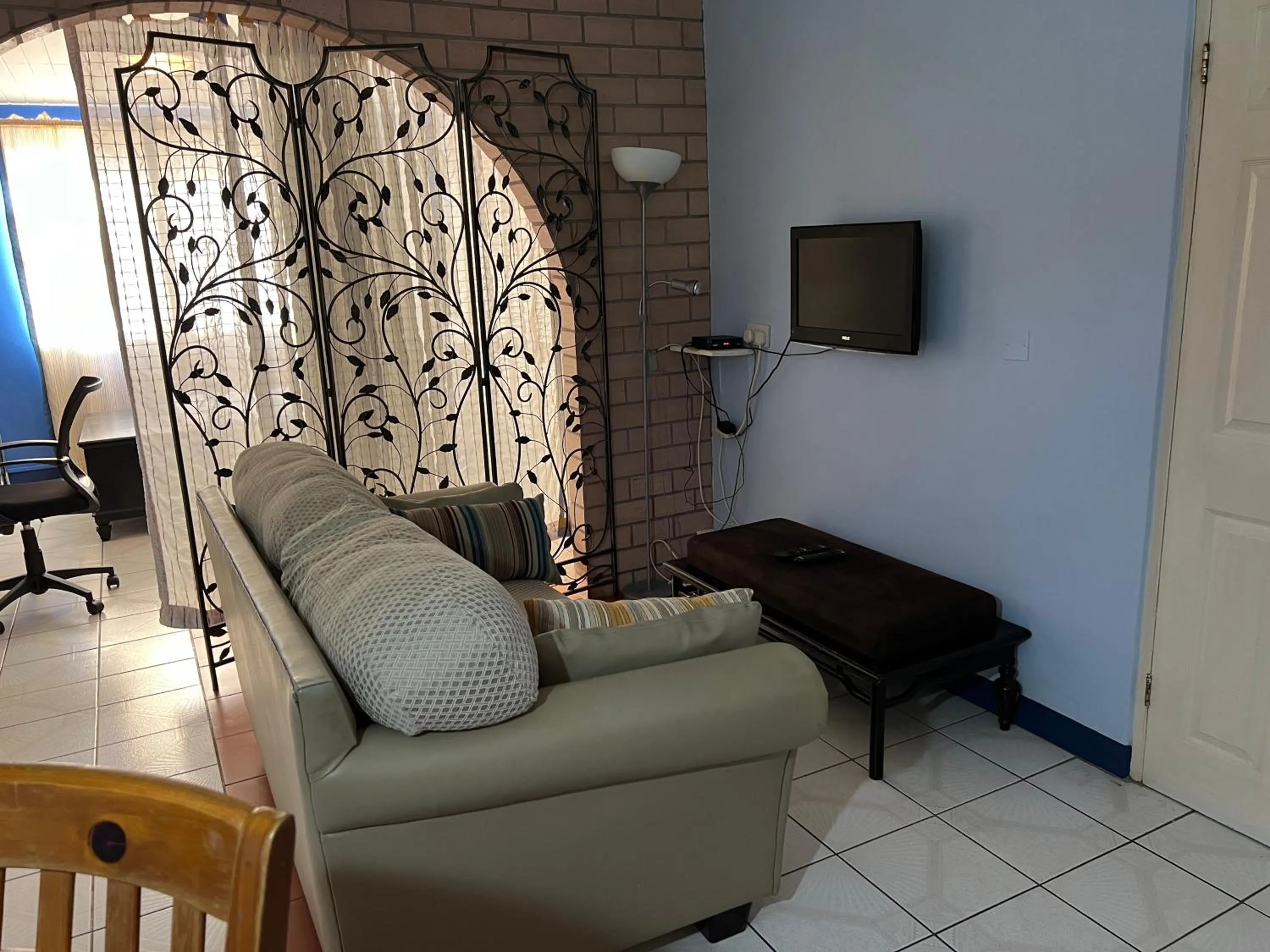 TV and multimedia in Cool Running Apartments