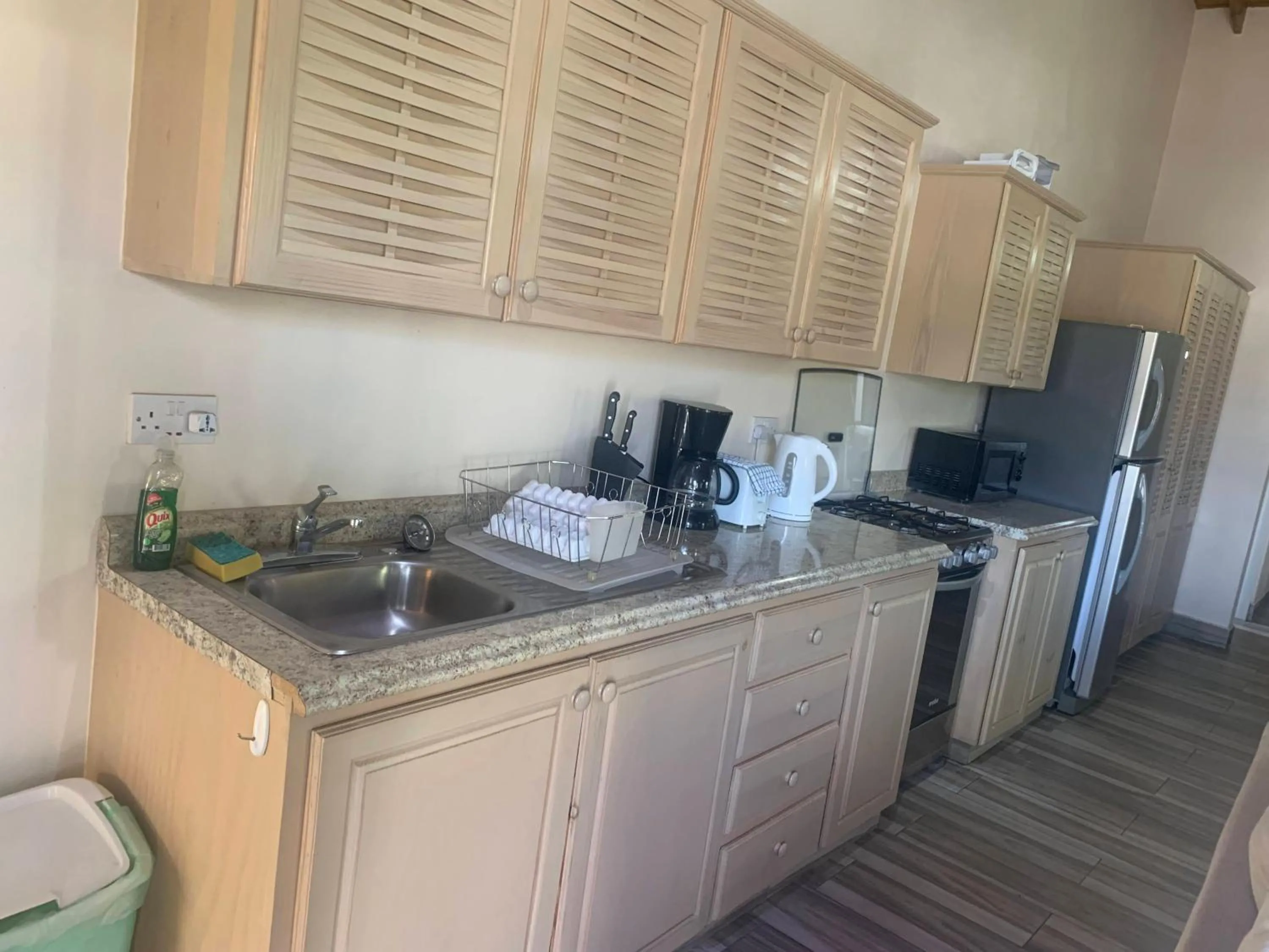 Kitchen or kitchenette in Cool Running Apartments