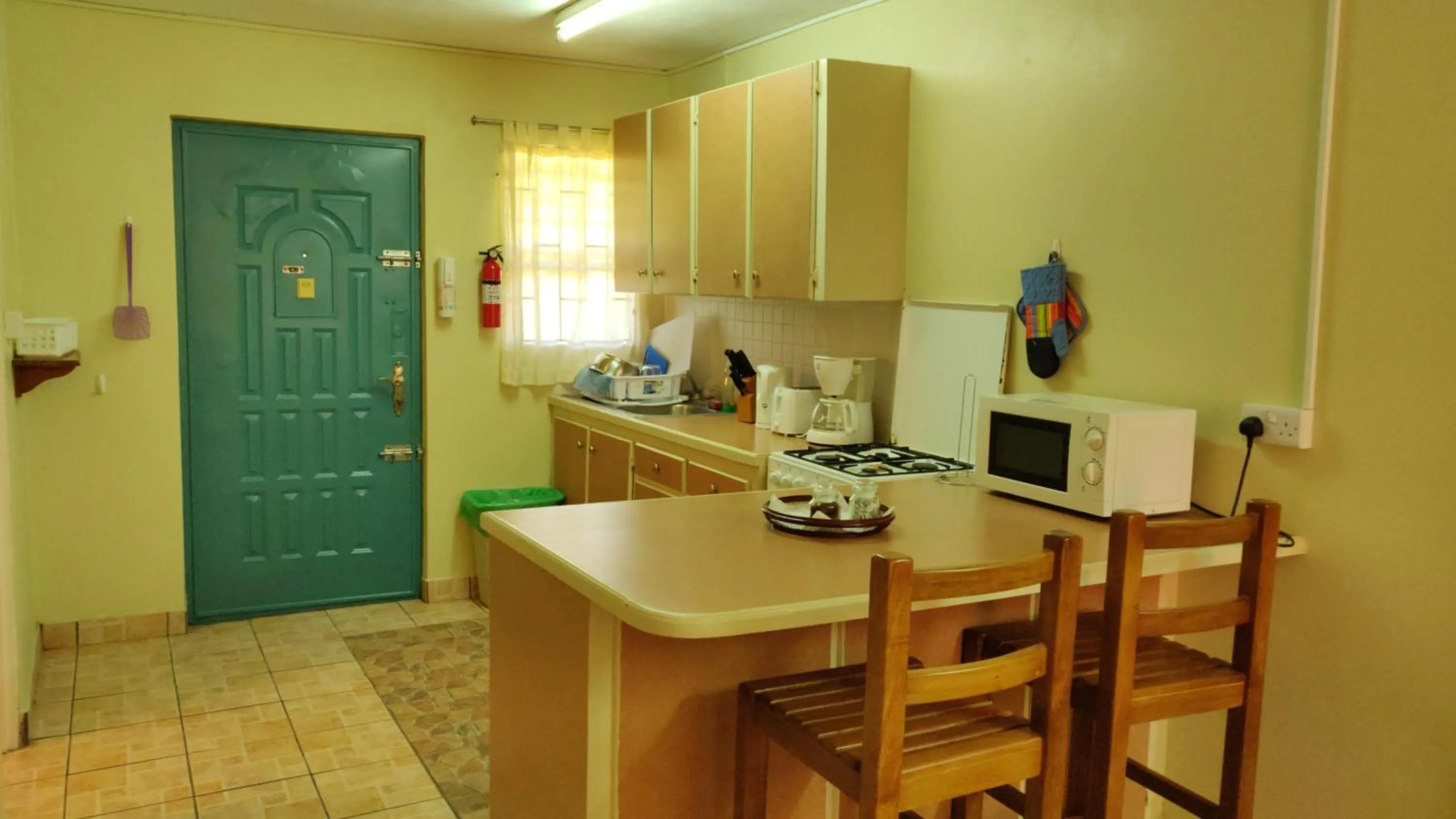 Kitchen or kitchenette in Cool Running Apartments