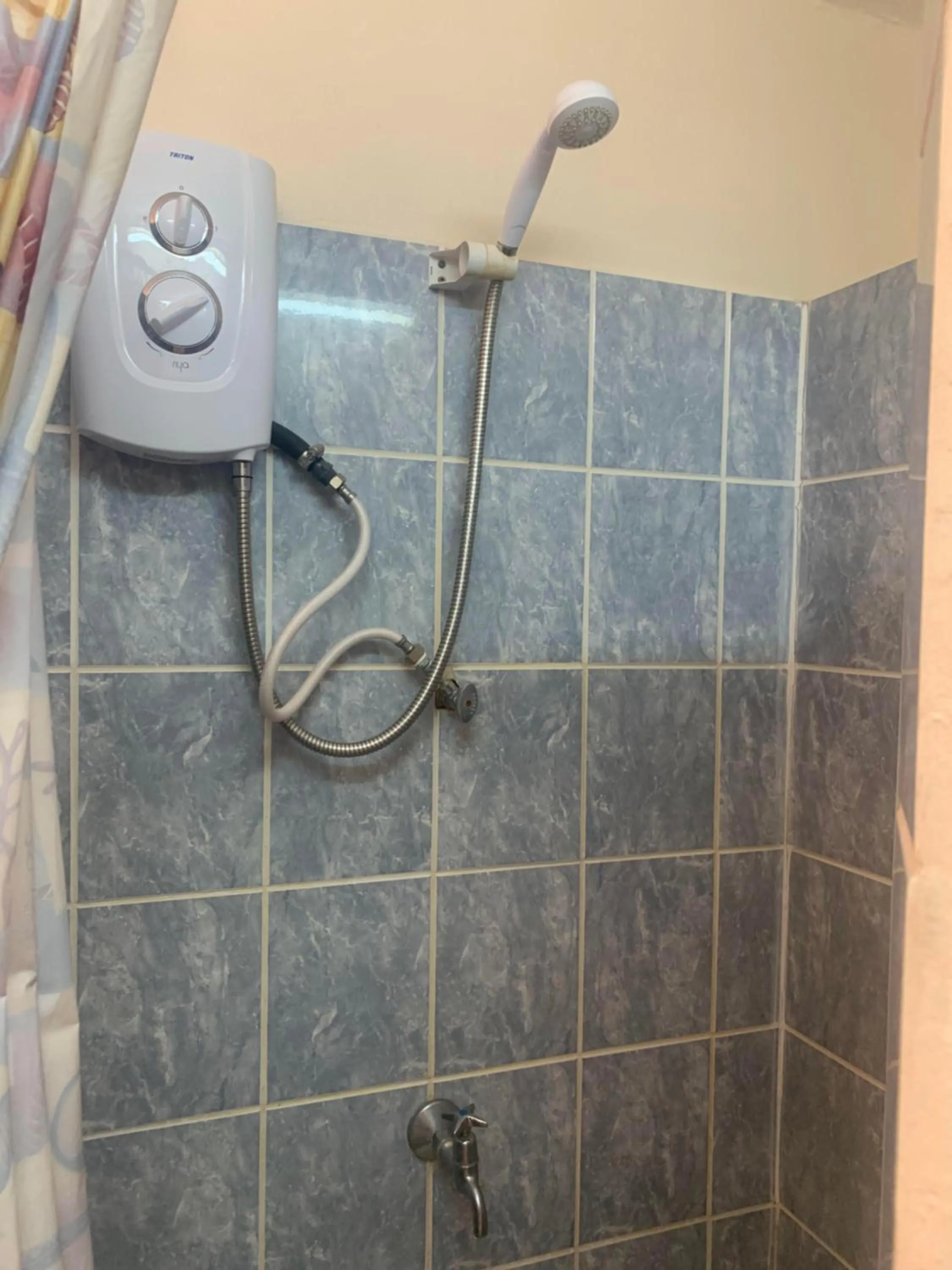 Shower in Cool Running Apartments