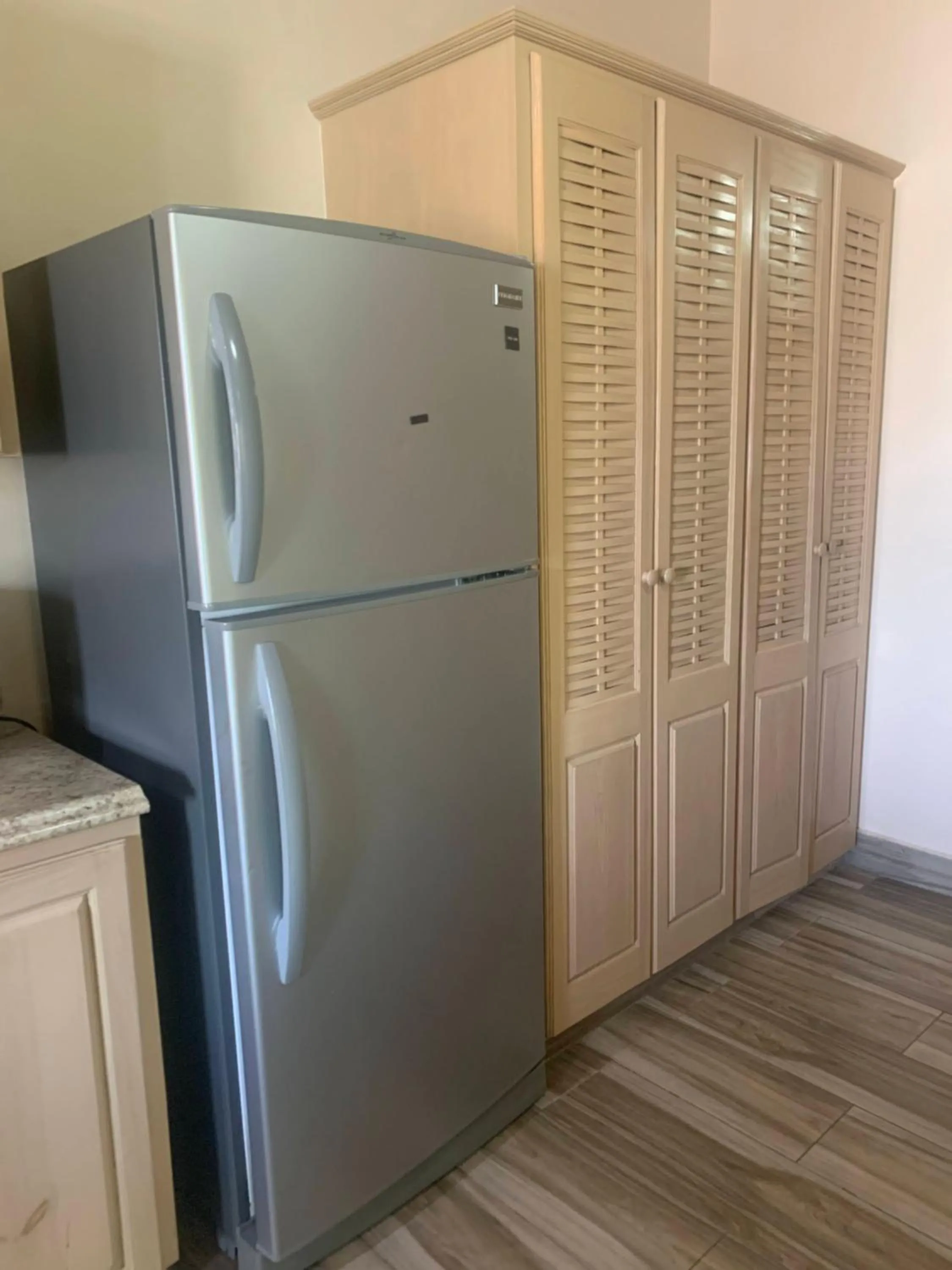 Kitchen or kitchenette in Cool Running Apartments