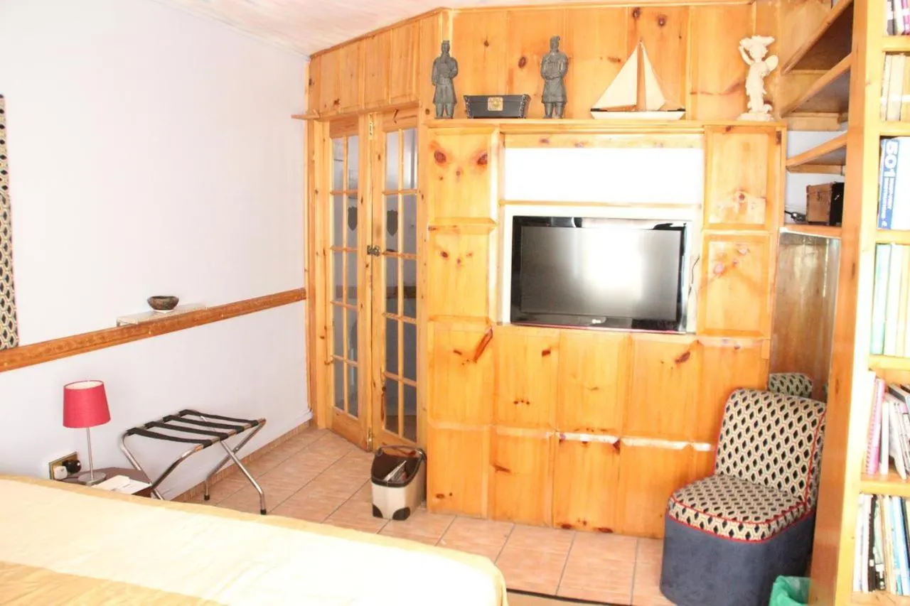 TV and multimedia, Bed in Cool Running Apartments