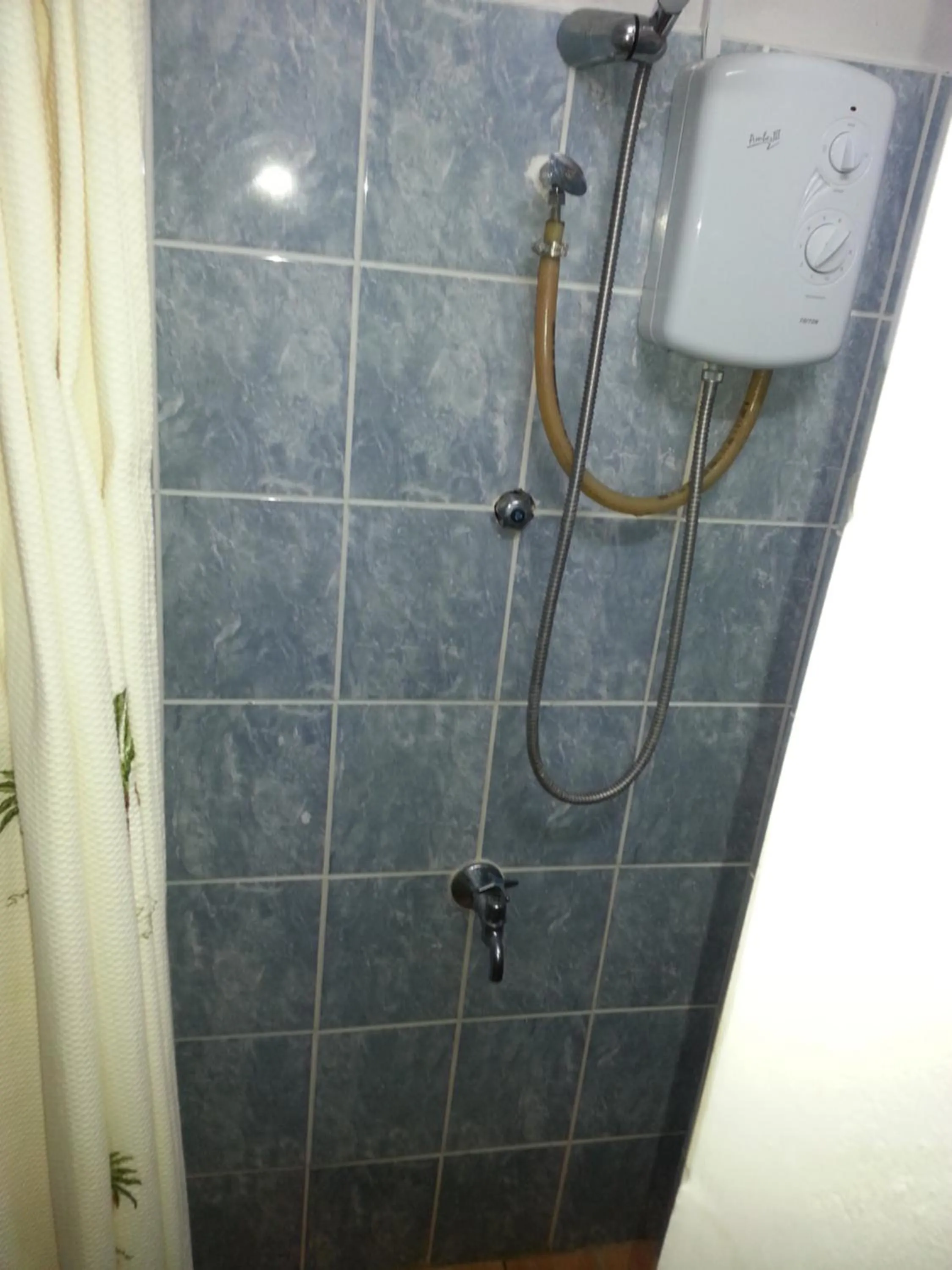 Shower in Cool Running Apartments
