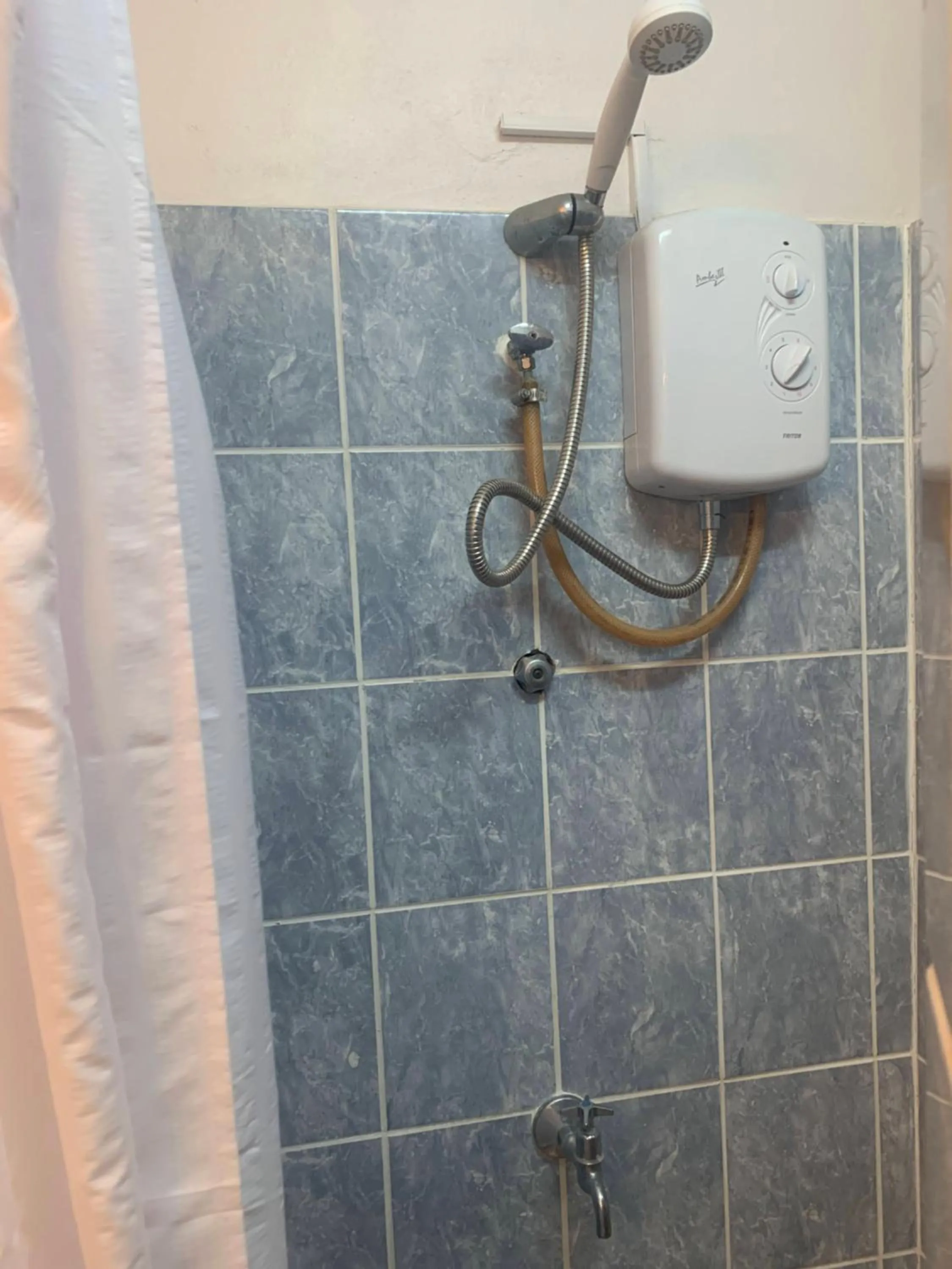 Shower in Cool Running Apartments