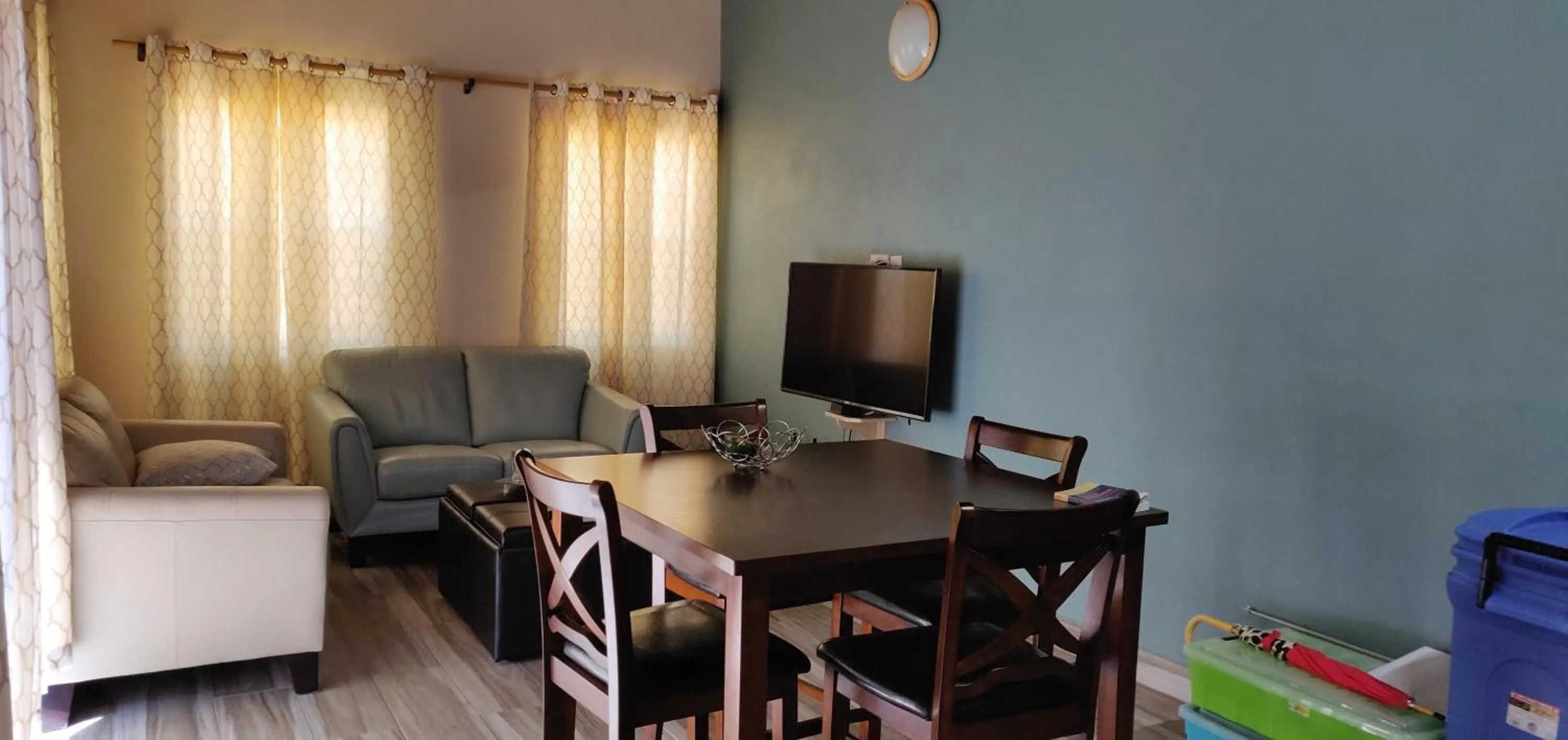 Dining area in Cool Running Apartments