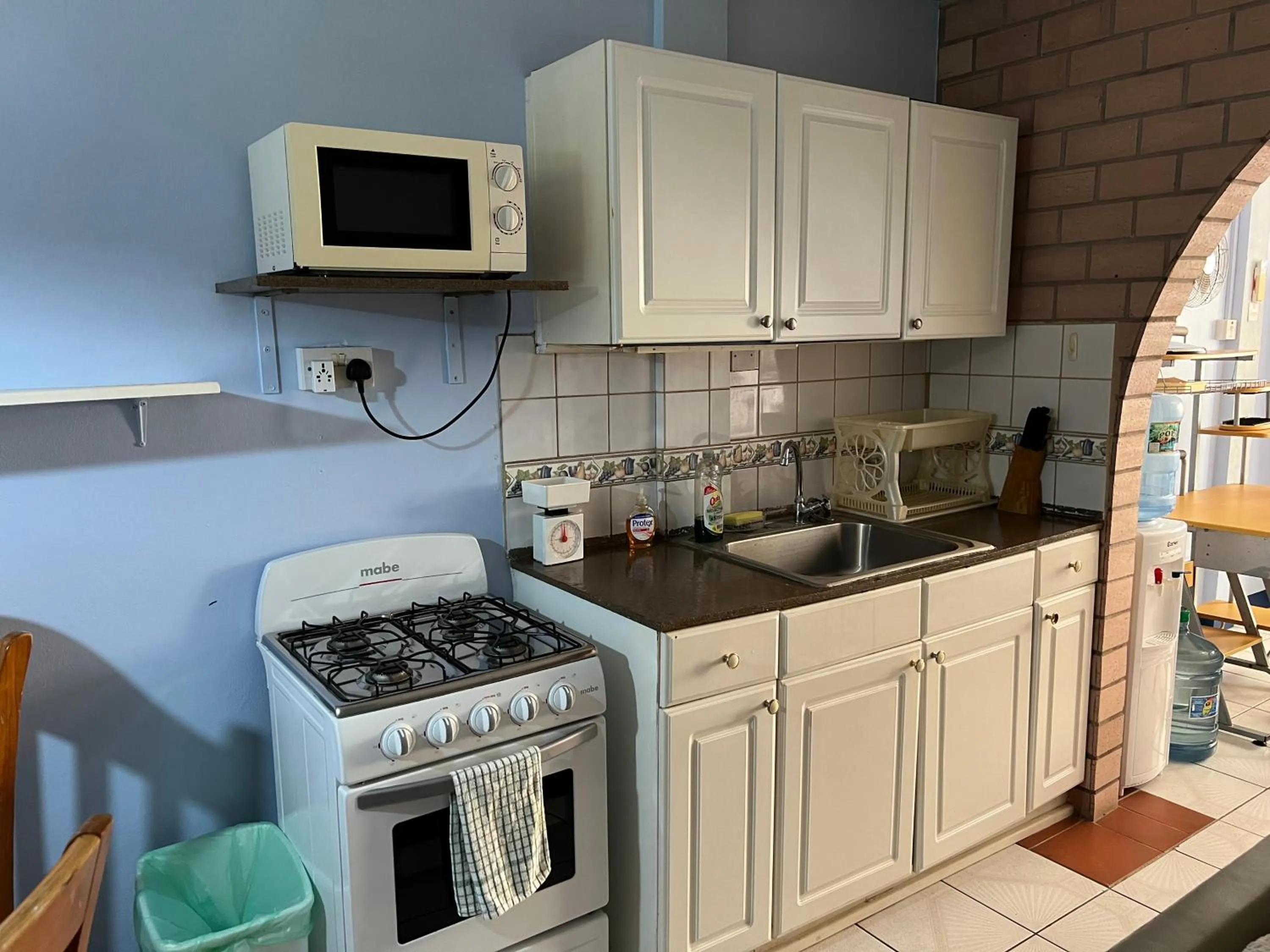 Kitchen or kitchenette in Cool Running Apartments