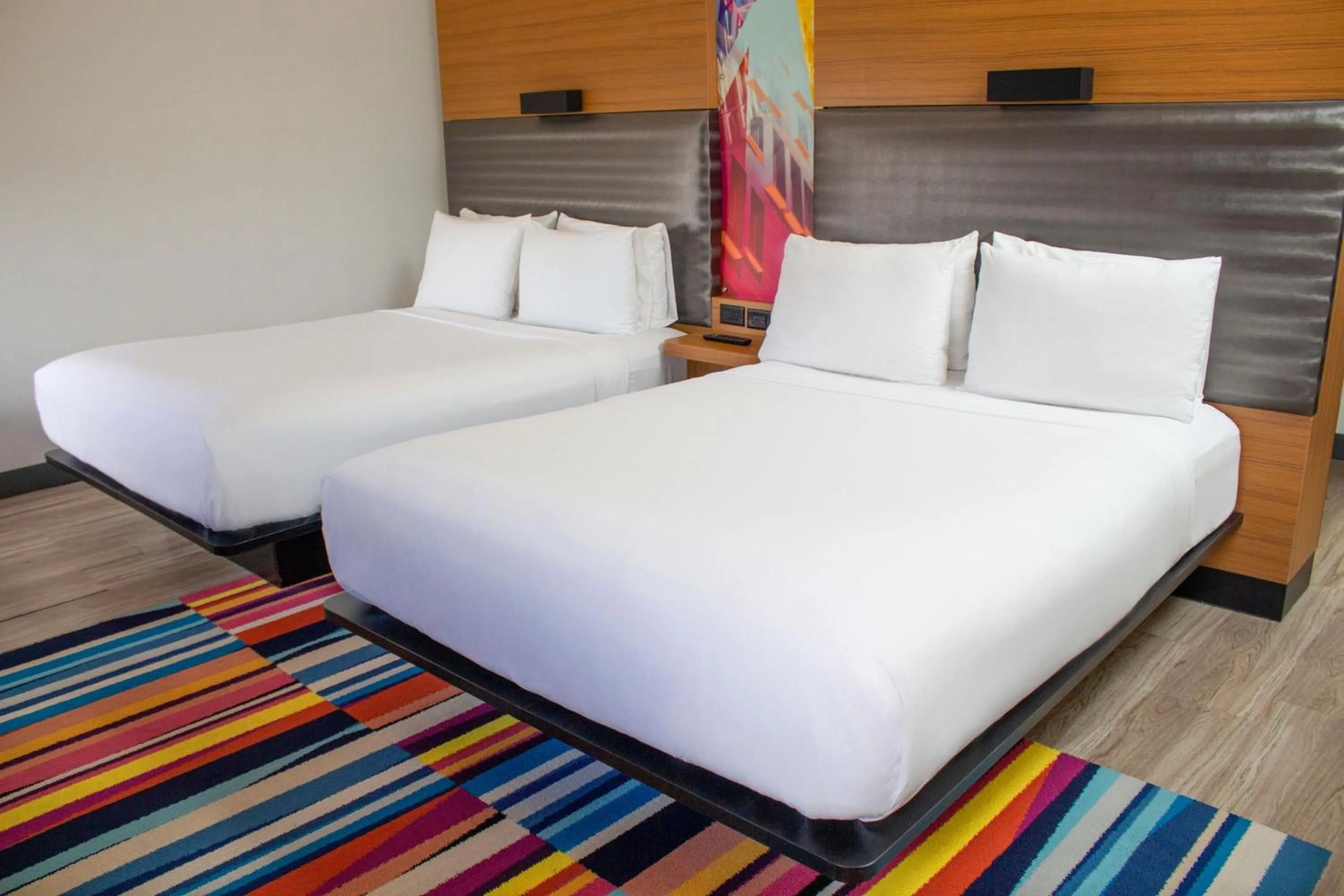 Photo of the whole room, Bed in Aloft Miami Doral