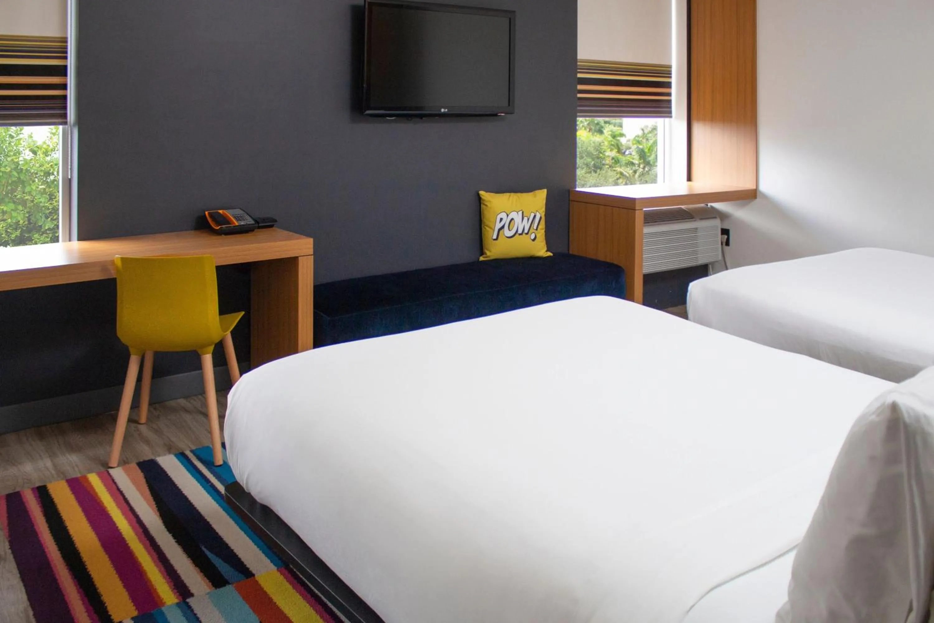 Photo of the whole room, Bed in Aloft Miami Doral