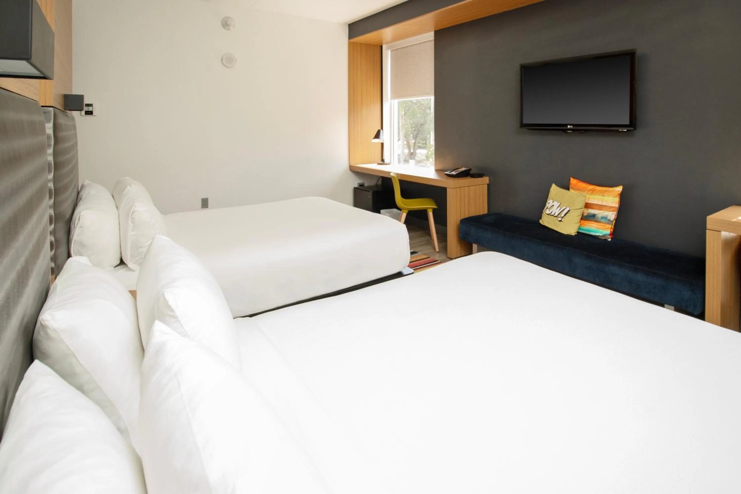 Bed in Aloft Miami Doral