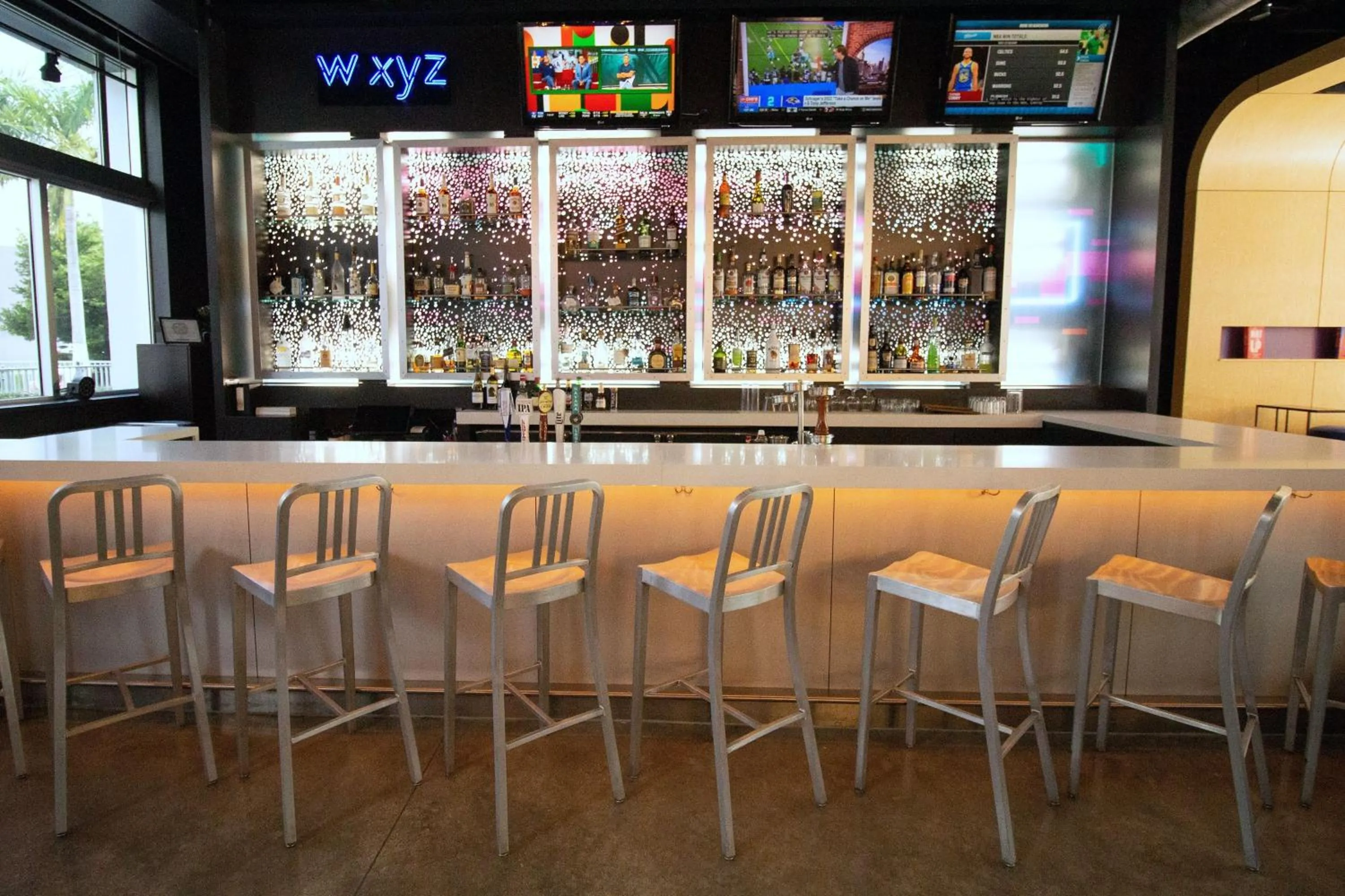 Lounge or bar in Aloft Miami Doral