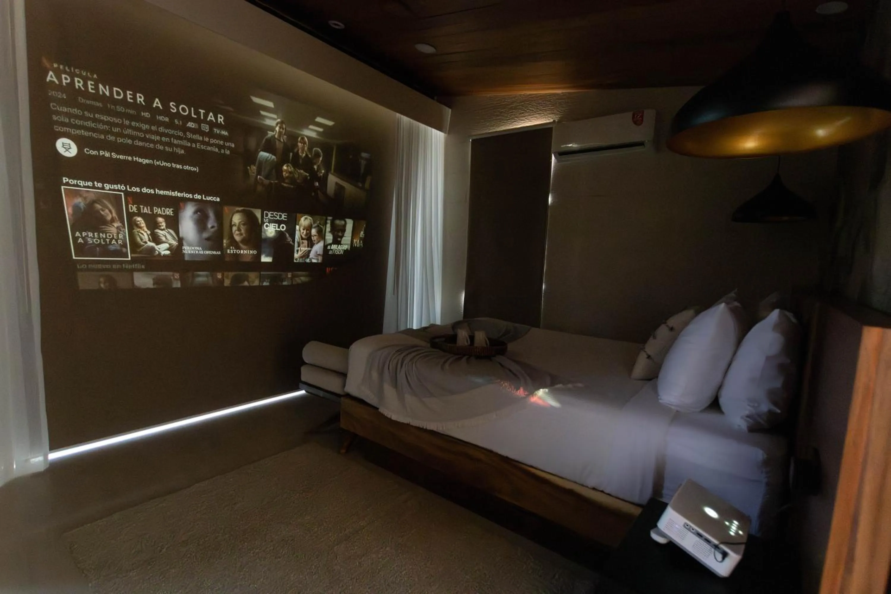 TV and multimedia, Bed in Contemplacion Resort & Spa