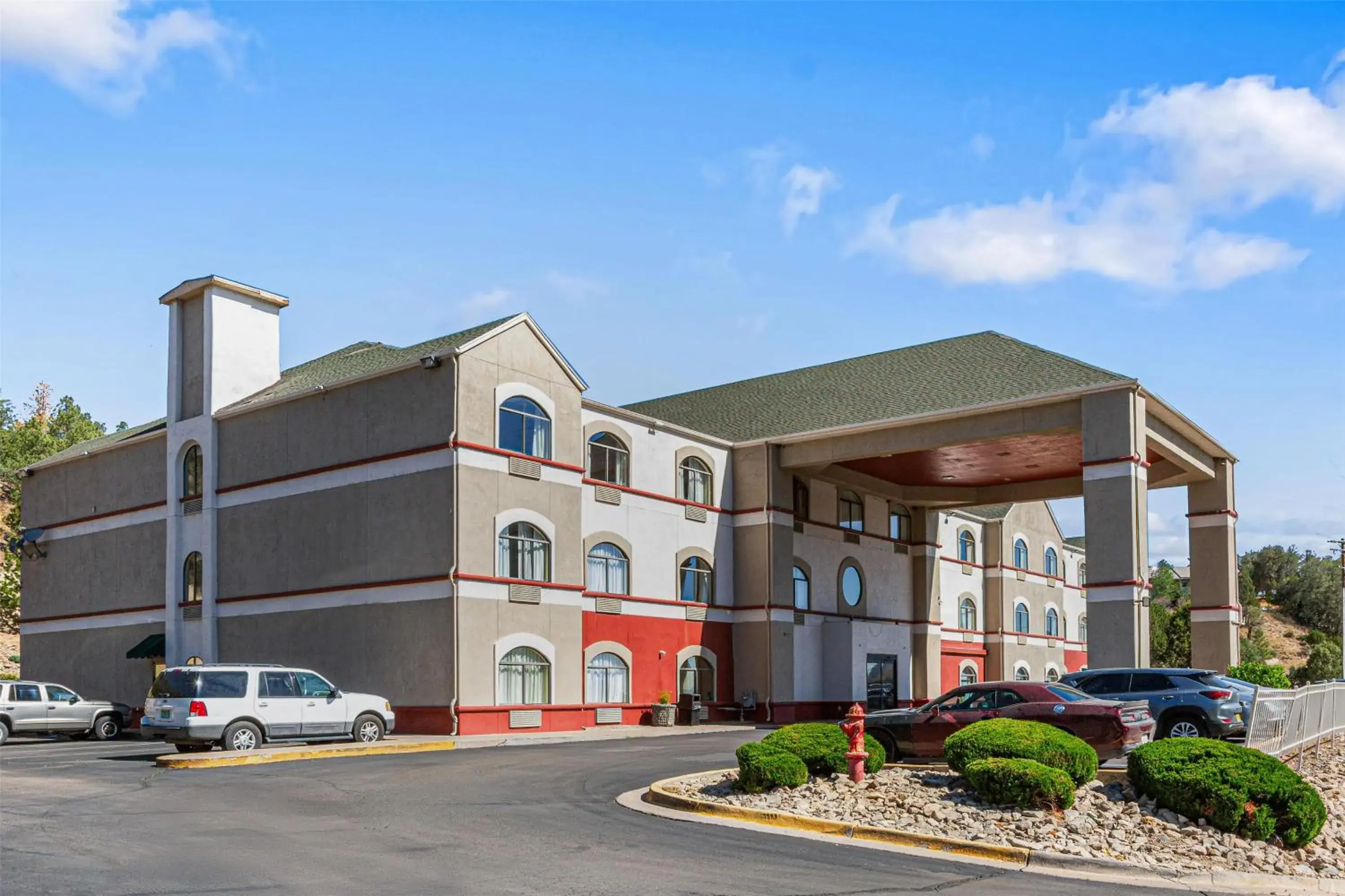 Property building in Best Western Plus Ruidoso Inn Property building in Best Western Plus Ruidoso Inn